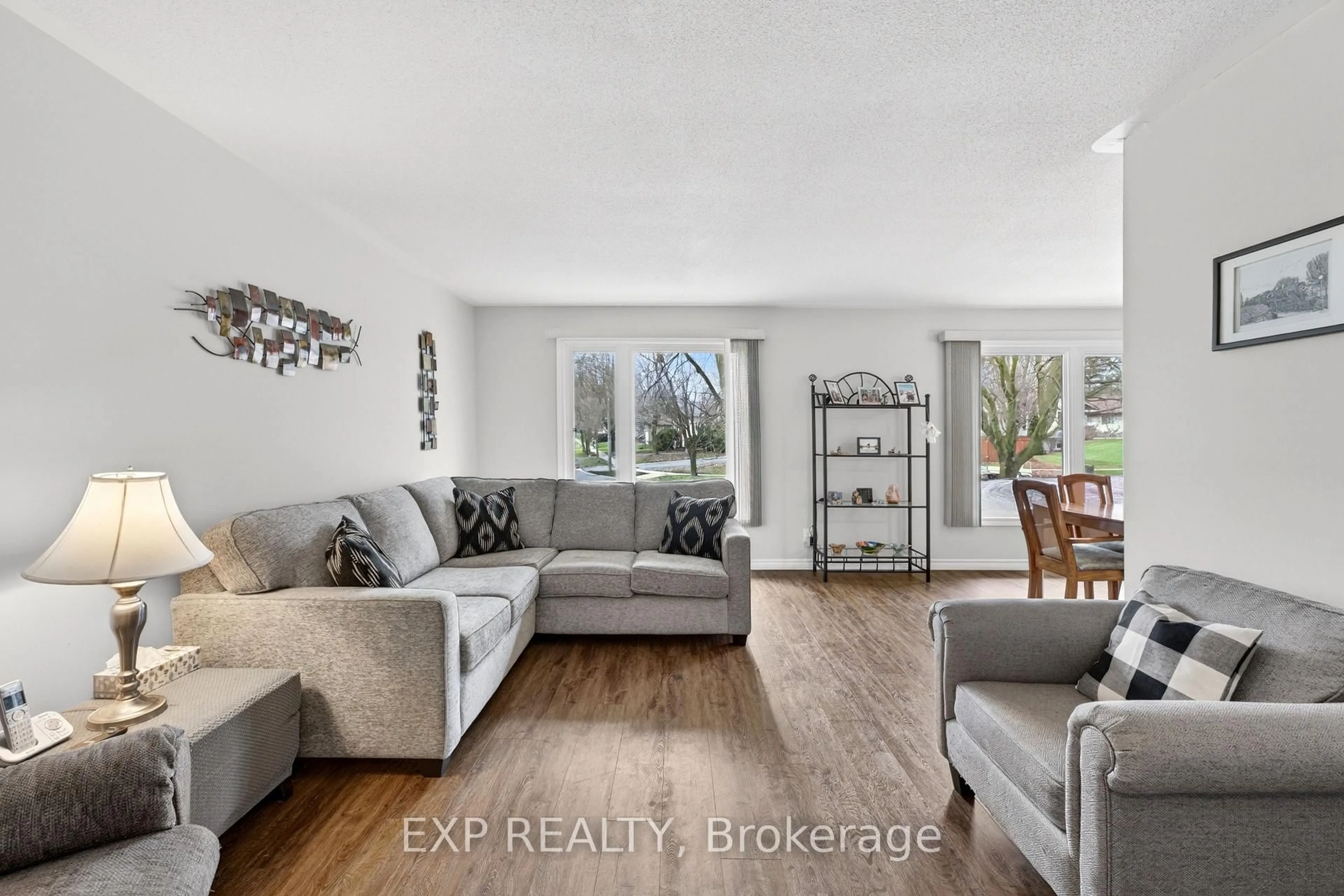 Living room with furniture, unknown for 54 Dauphin Ave, Kingston Ontario K7K 6B1