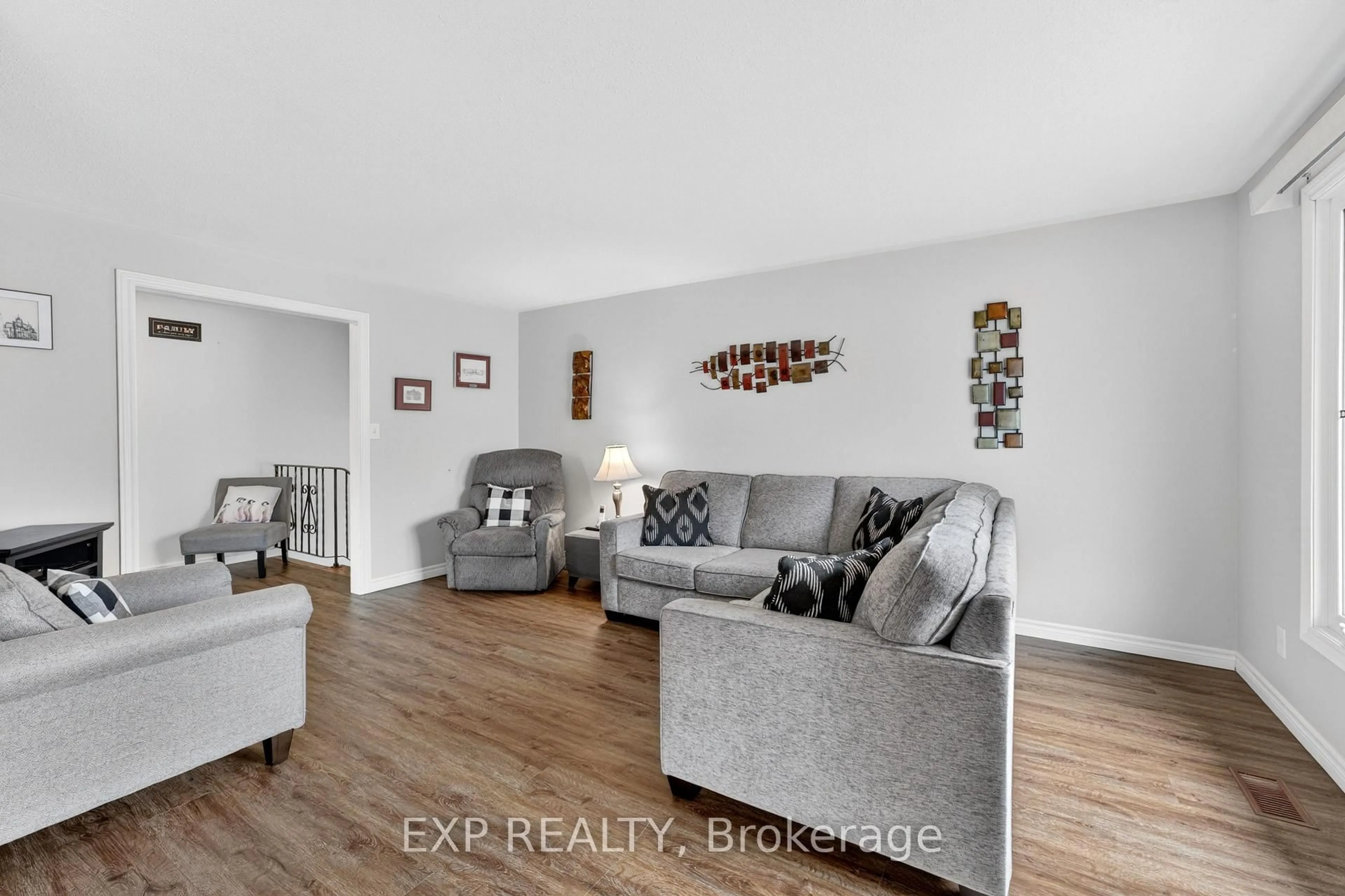 Living room with furniture, wood/laminate floor for 54 Dauphin Ave, Kingston Ontario K7K 6B1