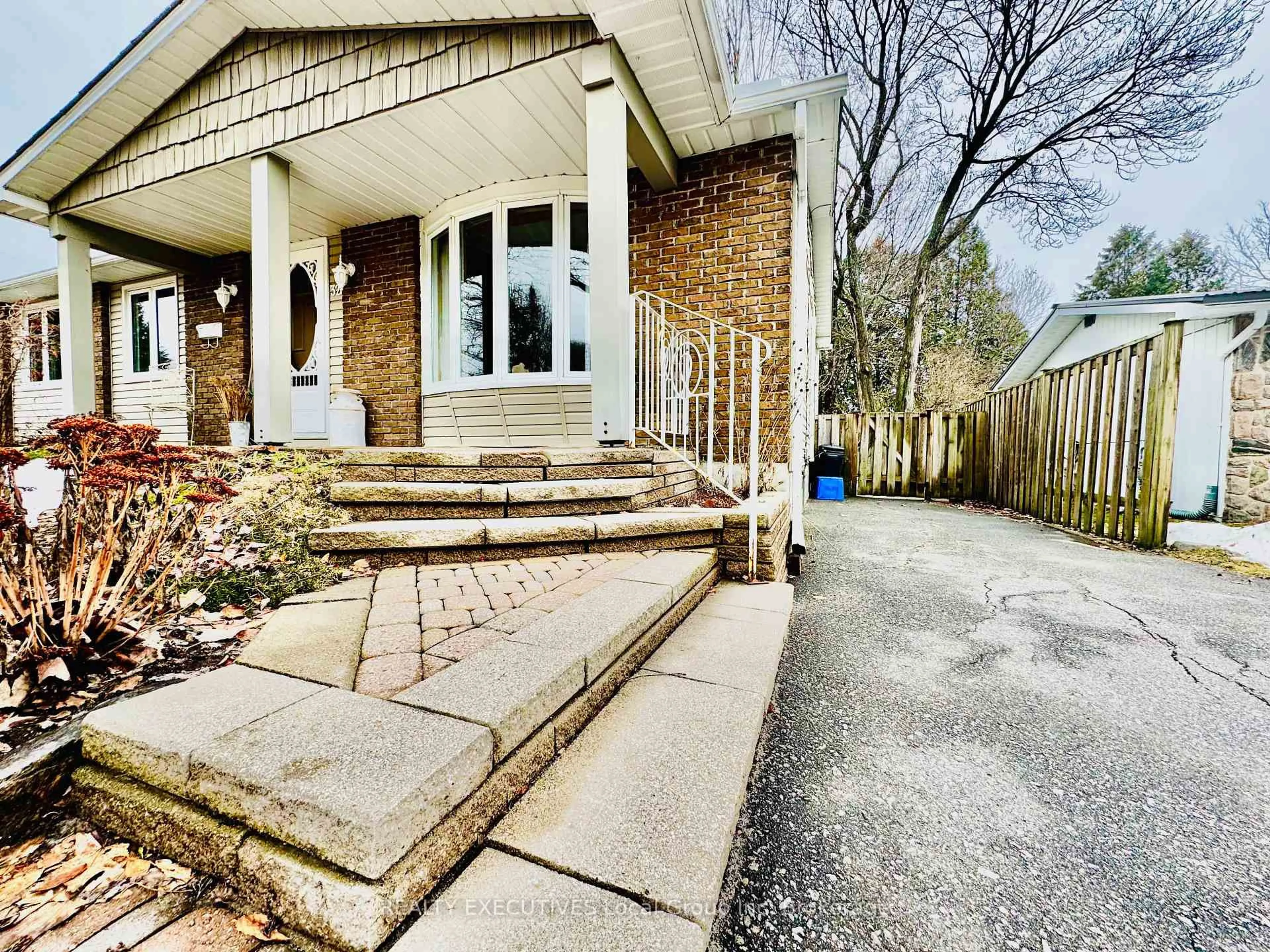 Home with brick exterior material, street for 320 Justin St, North Bay Ontario P1B 5J9