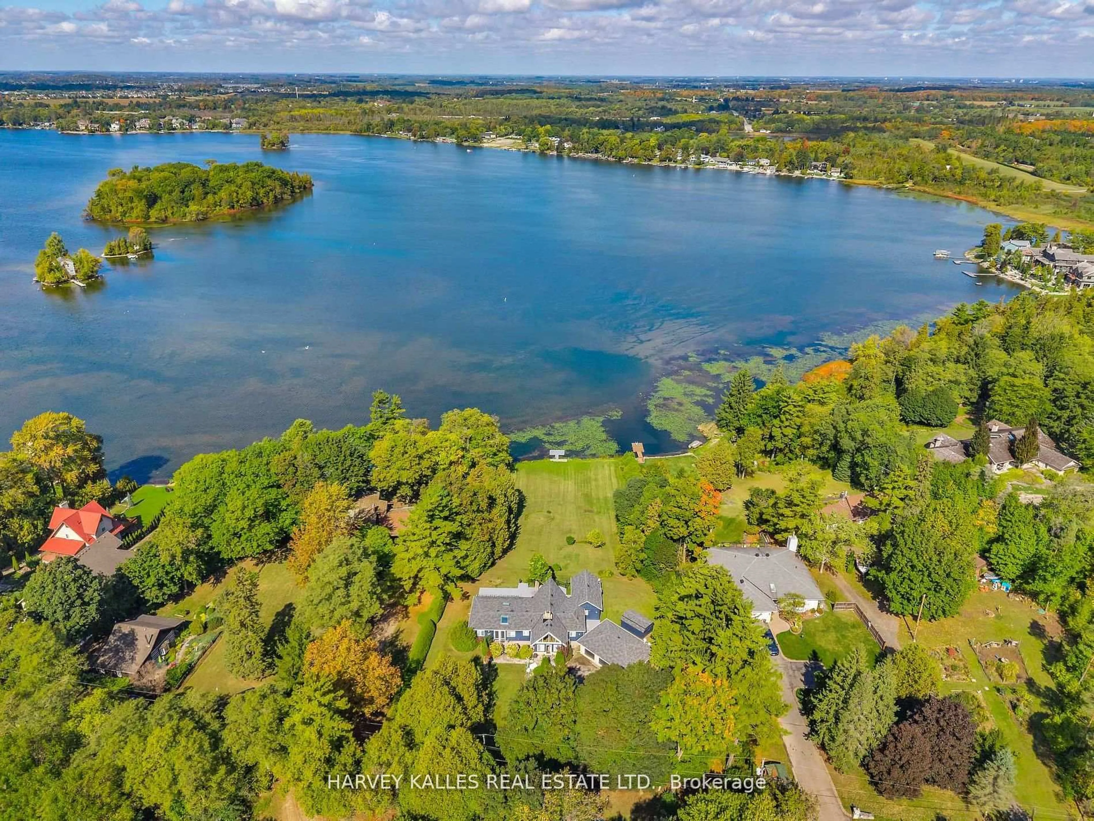 A pic from outside/outdoor area/front of a property/back of a property/a pic from drone, water/lake/river/ocean view for 8 Oak Dr, Puslinch Ontario N0B 2J0