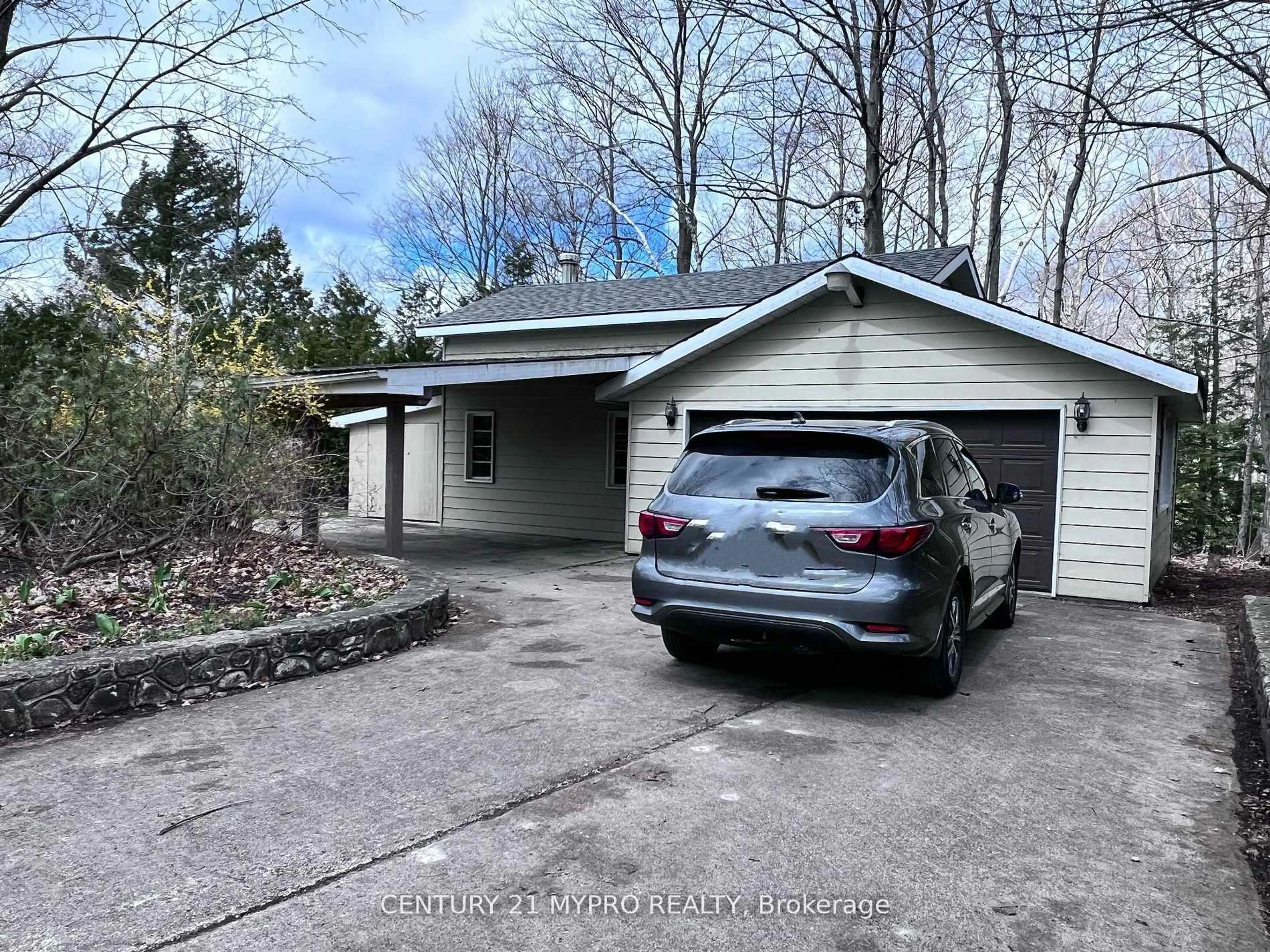Indoor garage for 66 Moore St, Northern Bruce Peninsula Ontario N0H 1W0