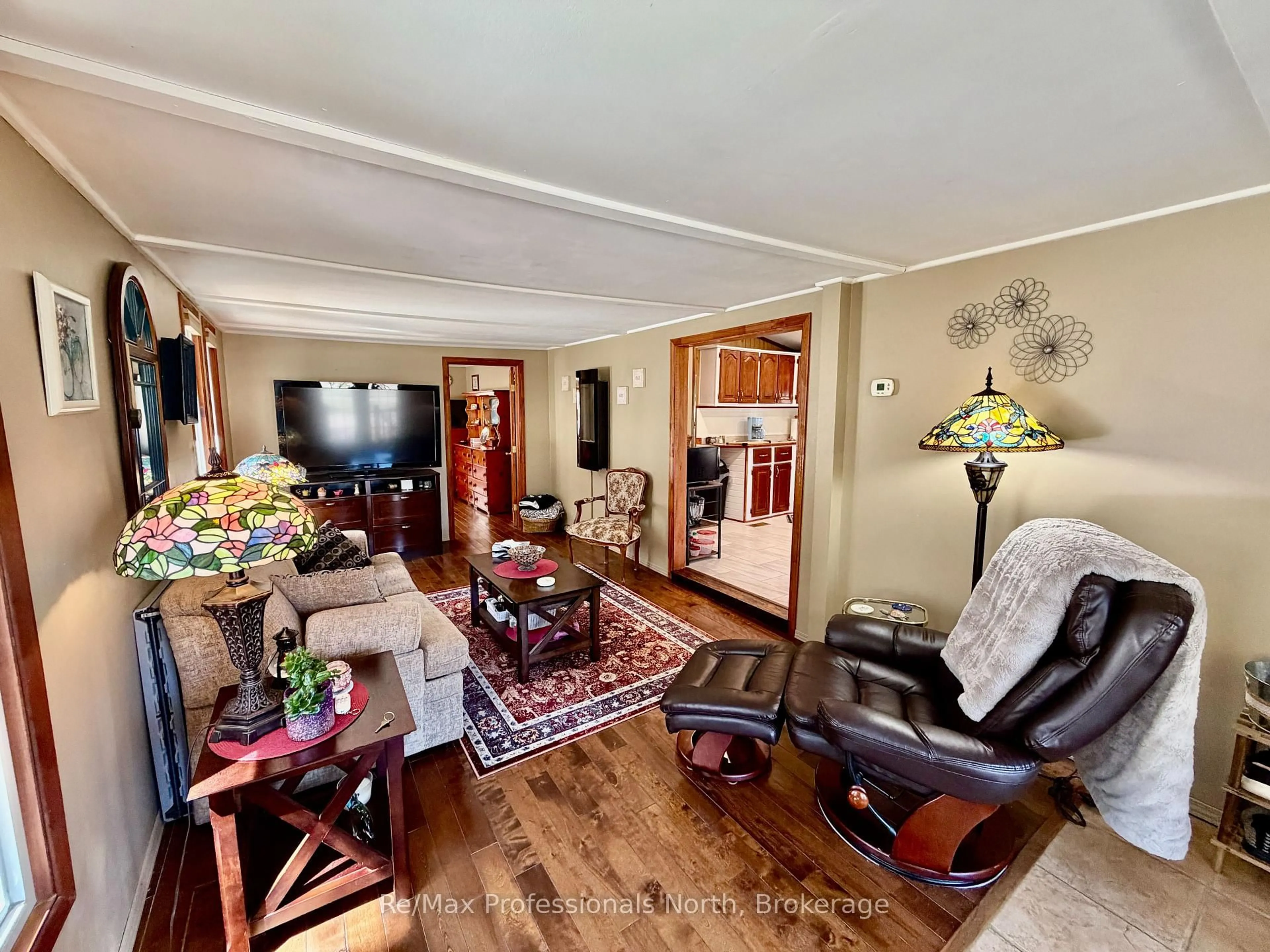 Living room with furniture, unknown for 1007 Racoon Rd #52, Gravenhurst Ontario P1P 0C3