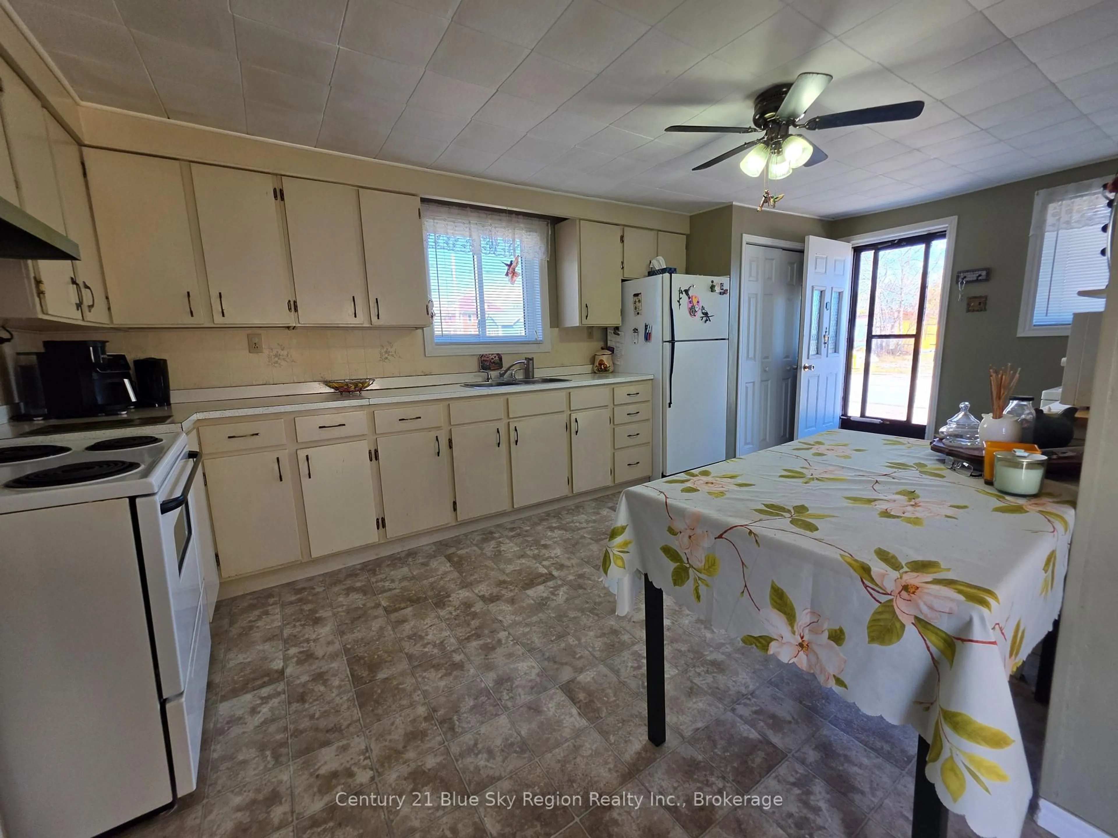 Standard kitchen, ceramic/tile floor for 19 Gingras Ave, West Nipissing Ontario P0H 2M0