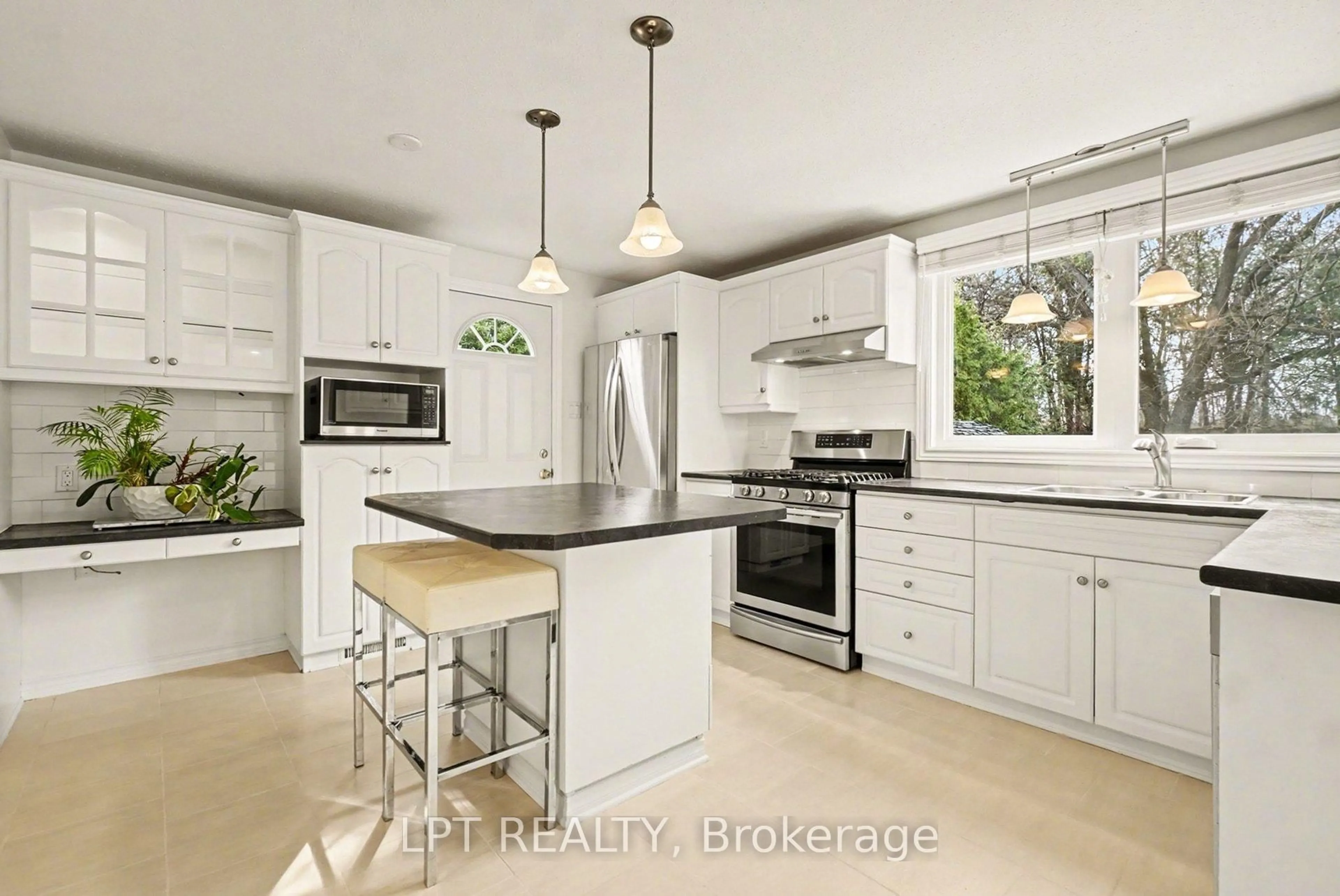 Open concept kitchen, unknown for 38 Lindhurst Cres, Ottawa Ontario K2G 0T7