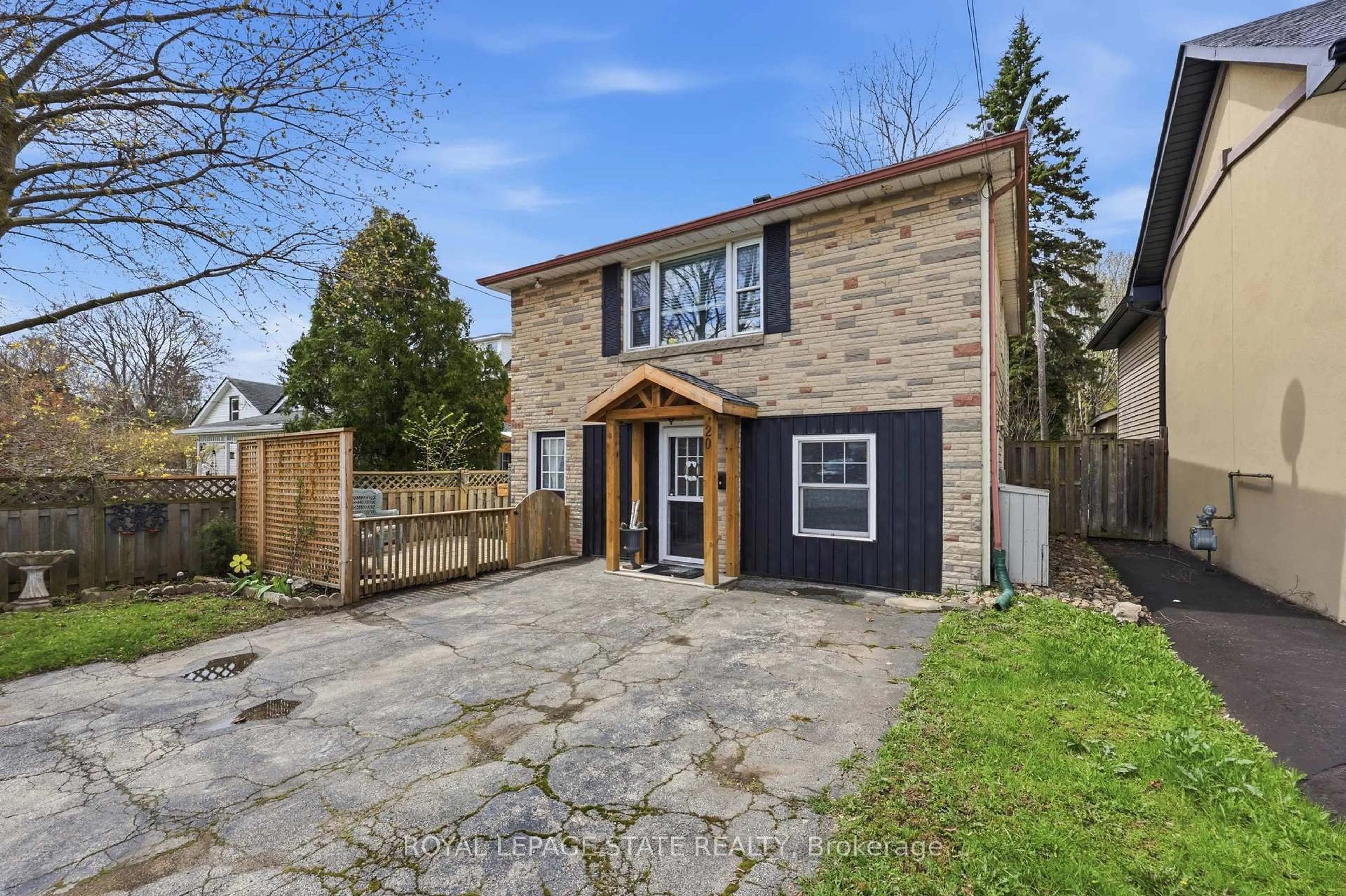 Unknown for 20 Peel St, Hamilton Ontario L9H 3E4