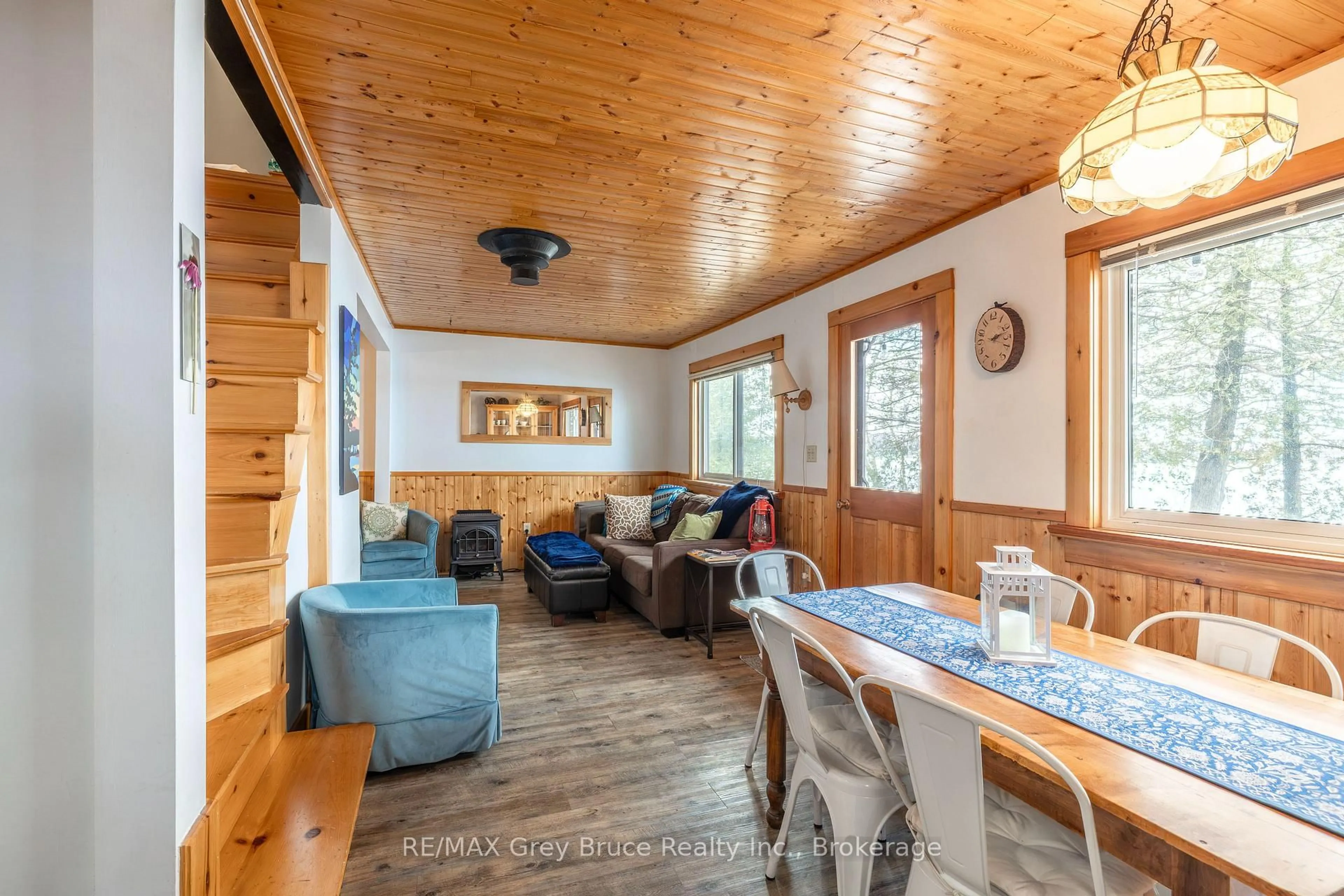 Dining room, wood/laminate floor for 148 Sunnyview Dr, South Bruce Peninsula Ontario N0H 1A0