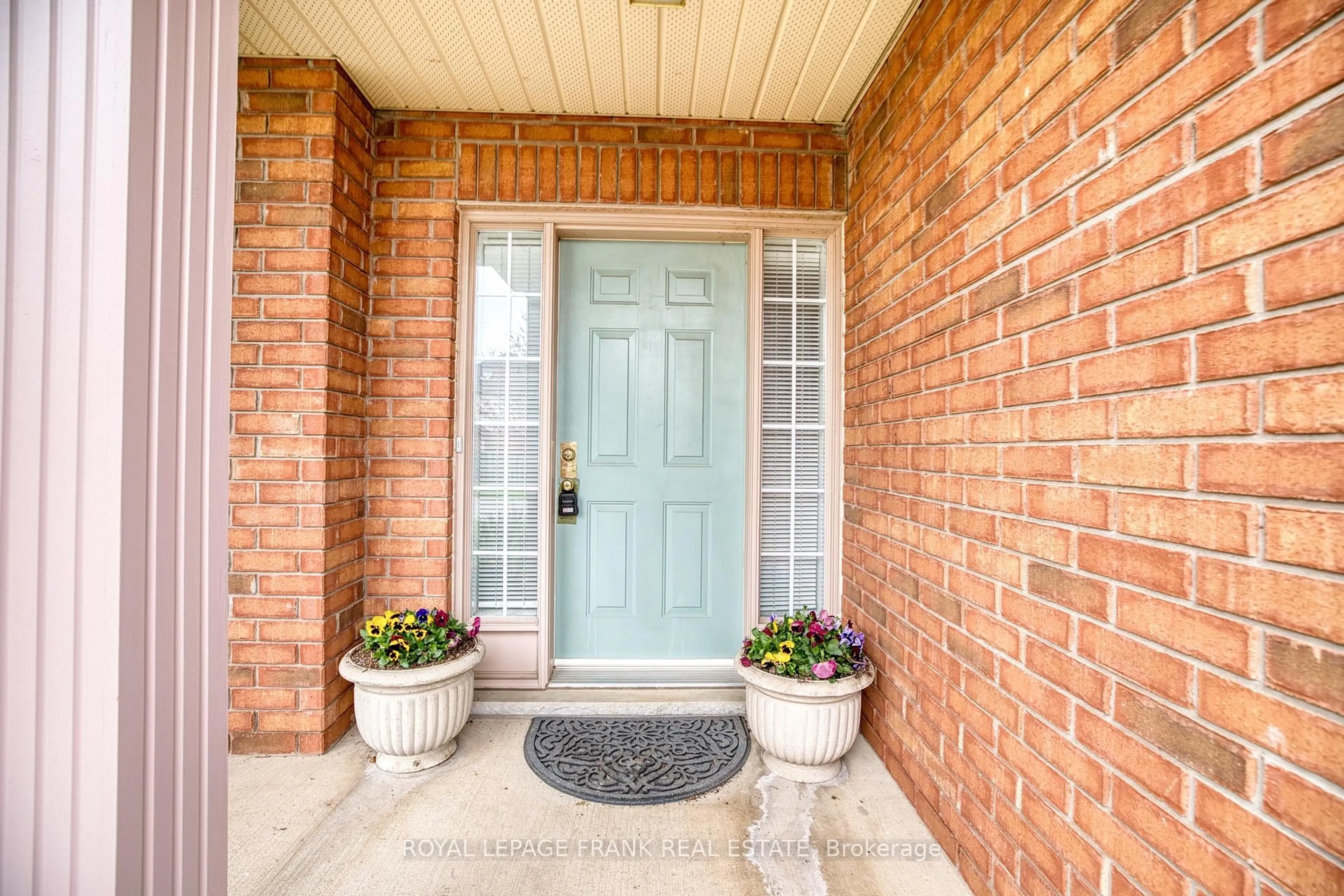 Indoor entryway for 4112 Walcot Crt, Lincoln Ontario L3J 0L9
