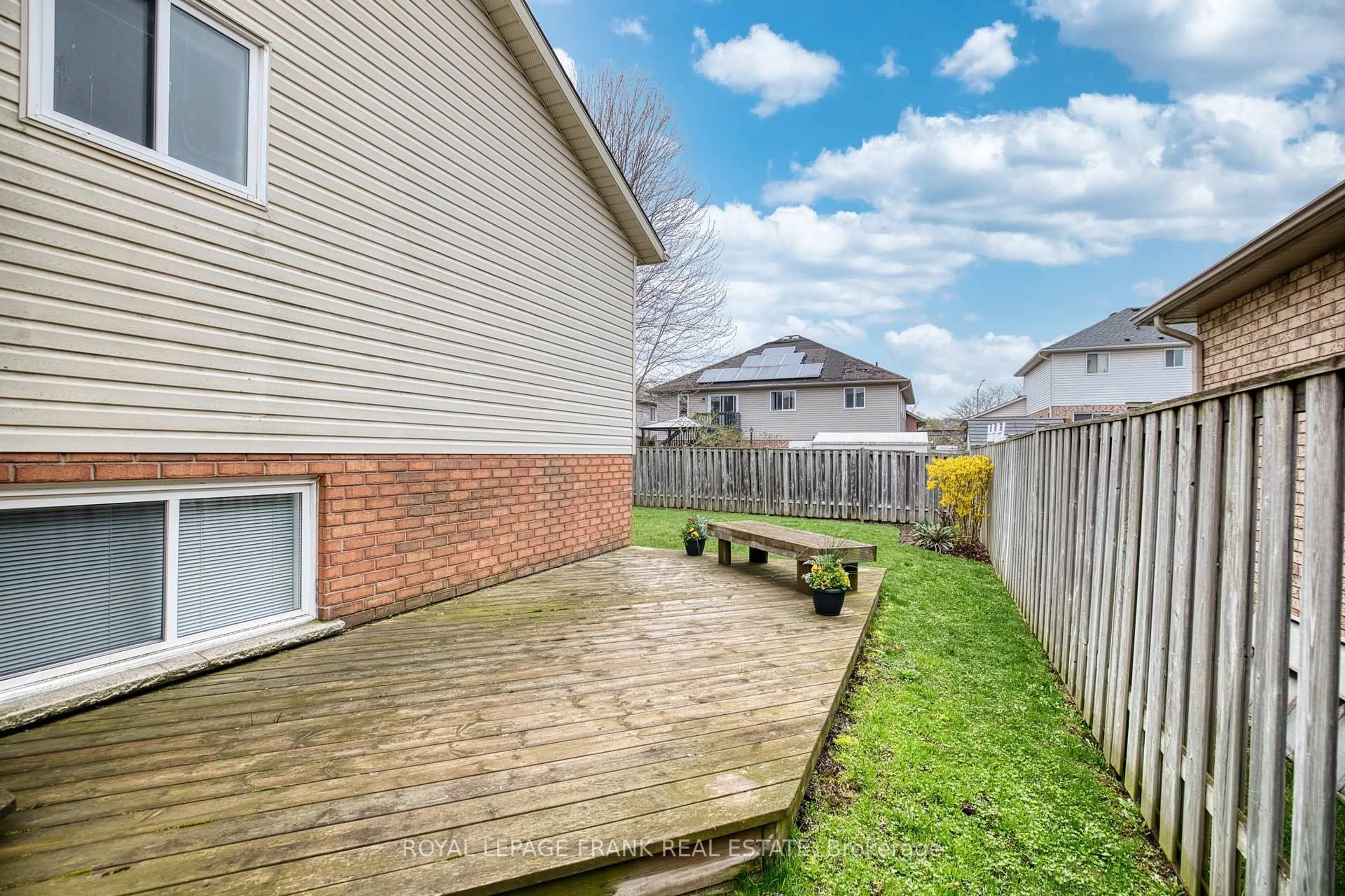 Patio, street for 4112 Walcot Crt, Lincoln Ontario L3J 0L9