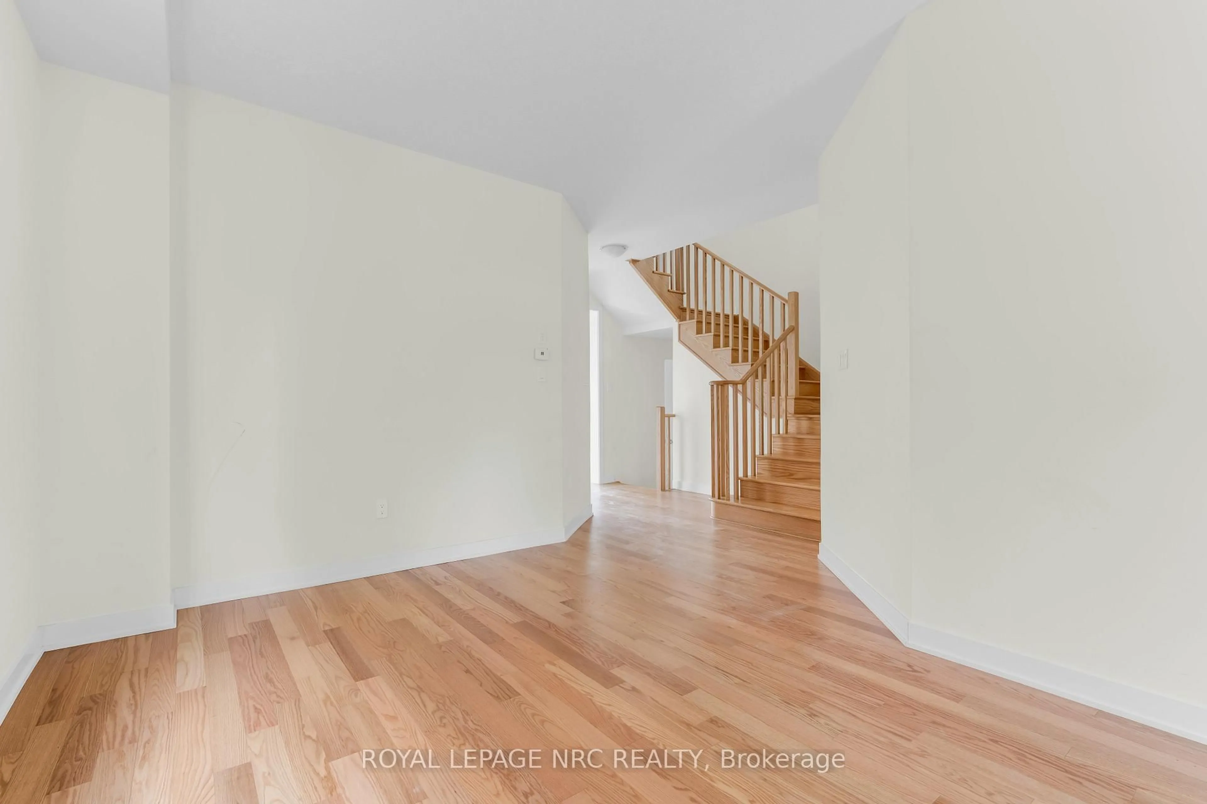 Indoor foyer for 59 Stern Dr, Welland Ontario L3B 0M3