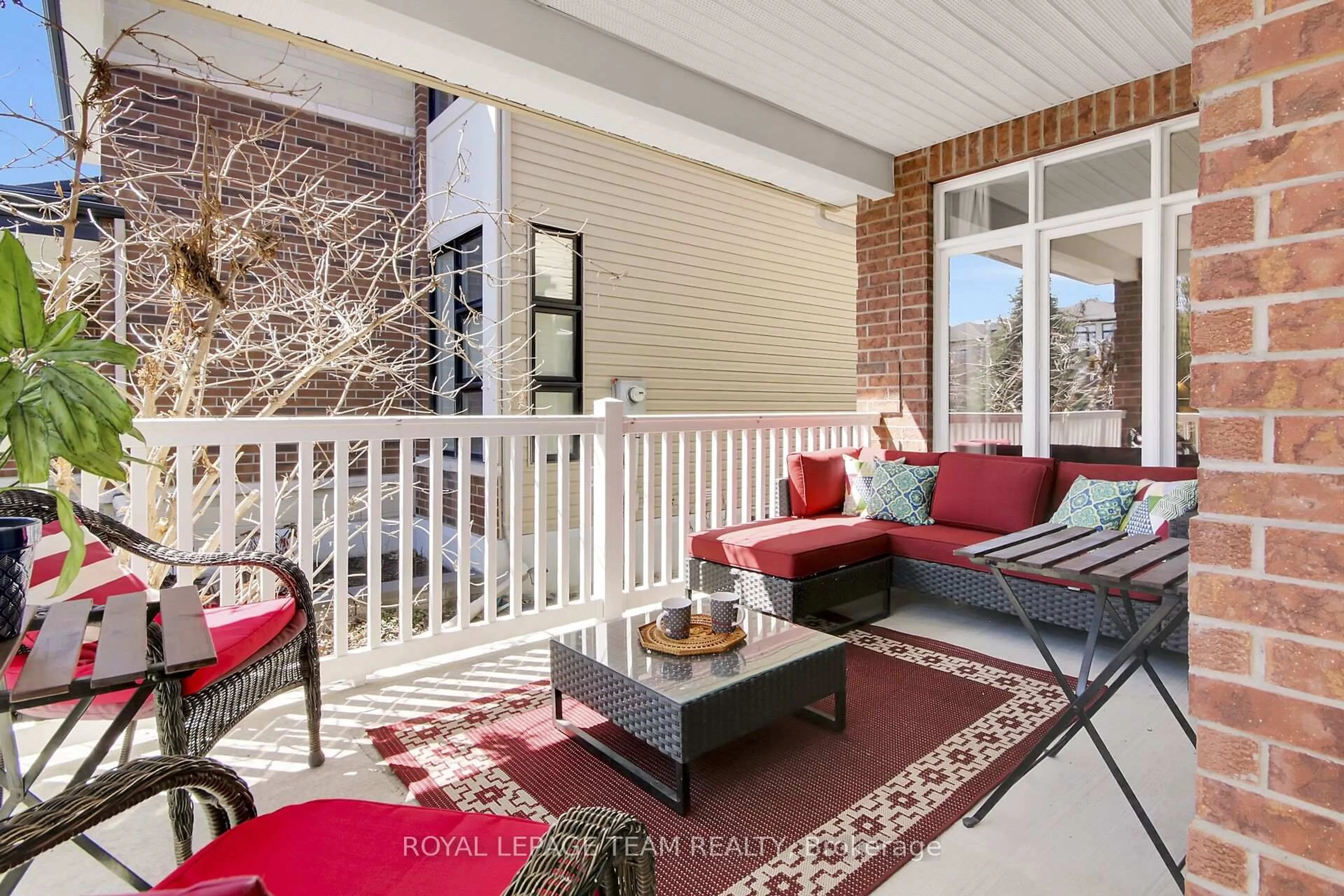 Patio, street for 214 Davy St, Kanata Ontario K2M 0H6