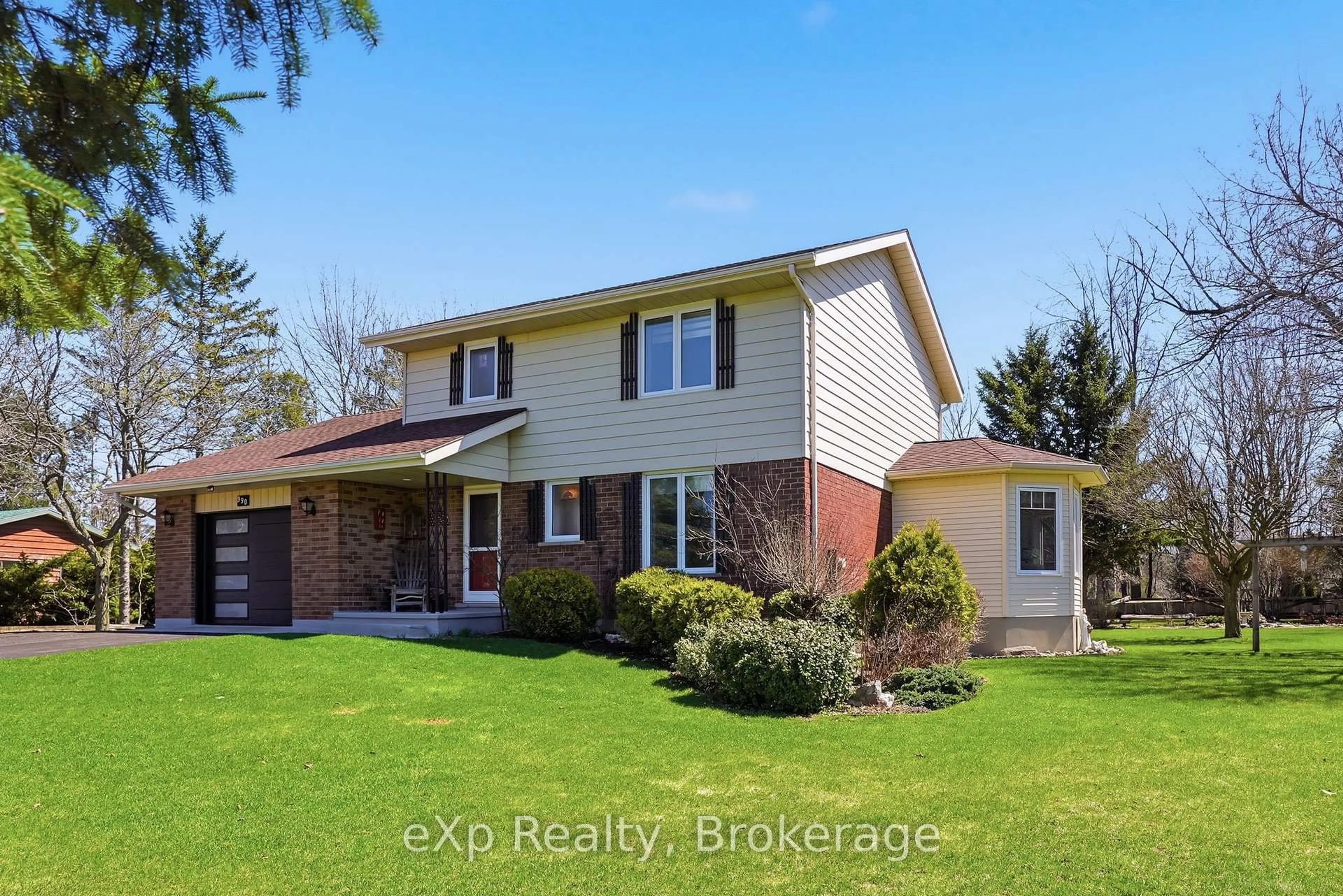 A pic from outside/outdoor area/front of a property/back of a property/a pic from drone, street for 990 Heritage Dr, Huron-Kinloss Ontario N2Z 0C2