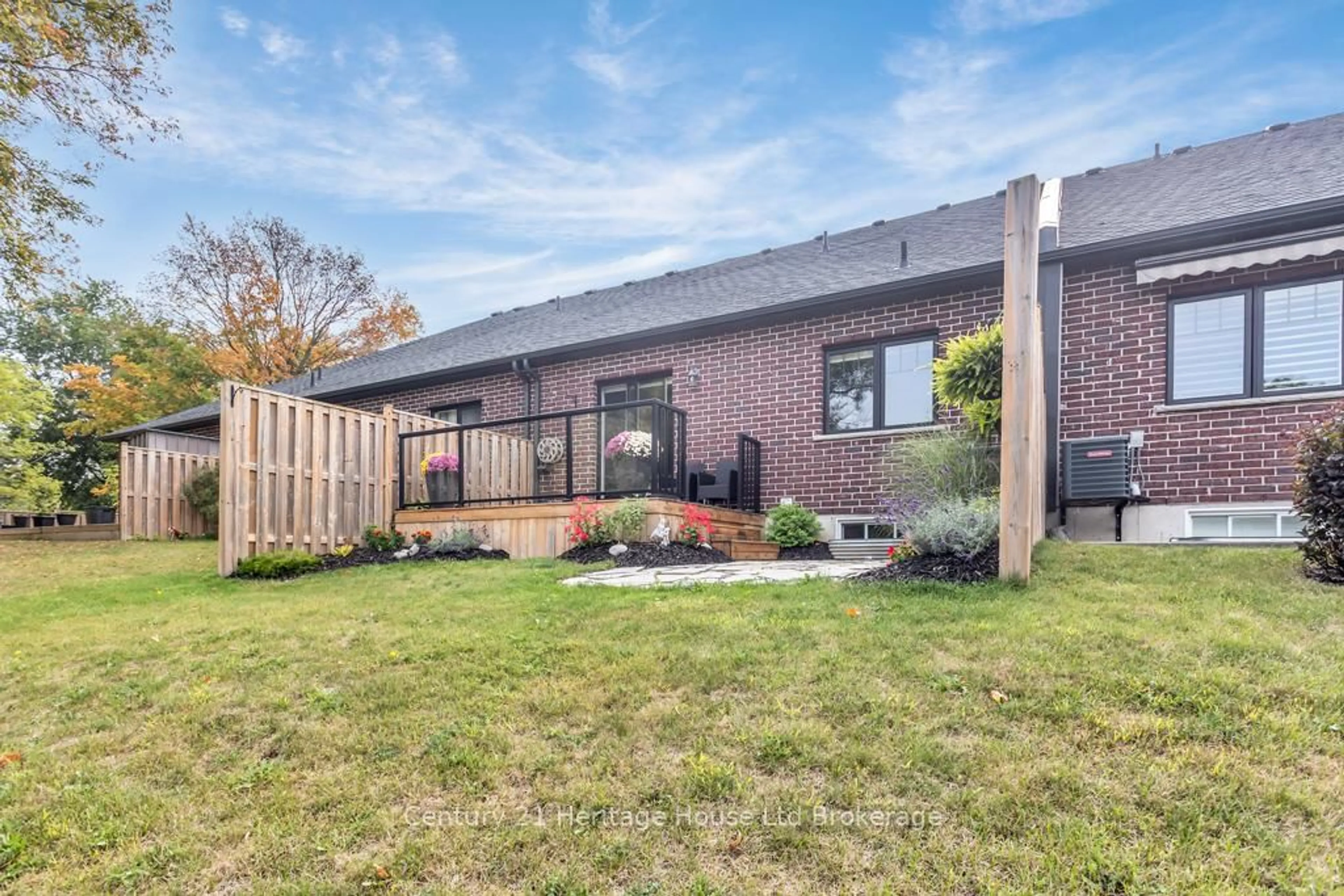 Home with brick exterior material, unknown for 35 Chatfield St #3, Ingersoll Ontario N5C 0B3