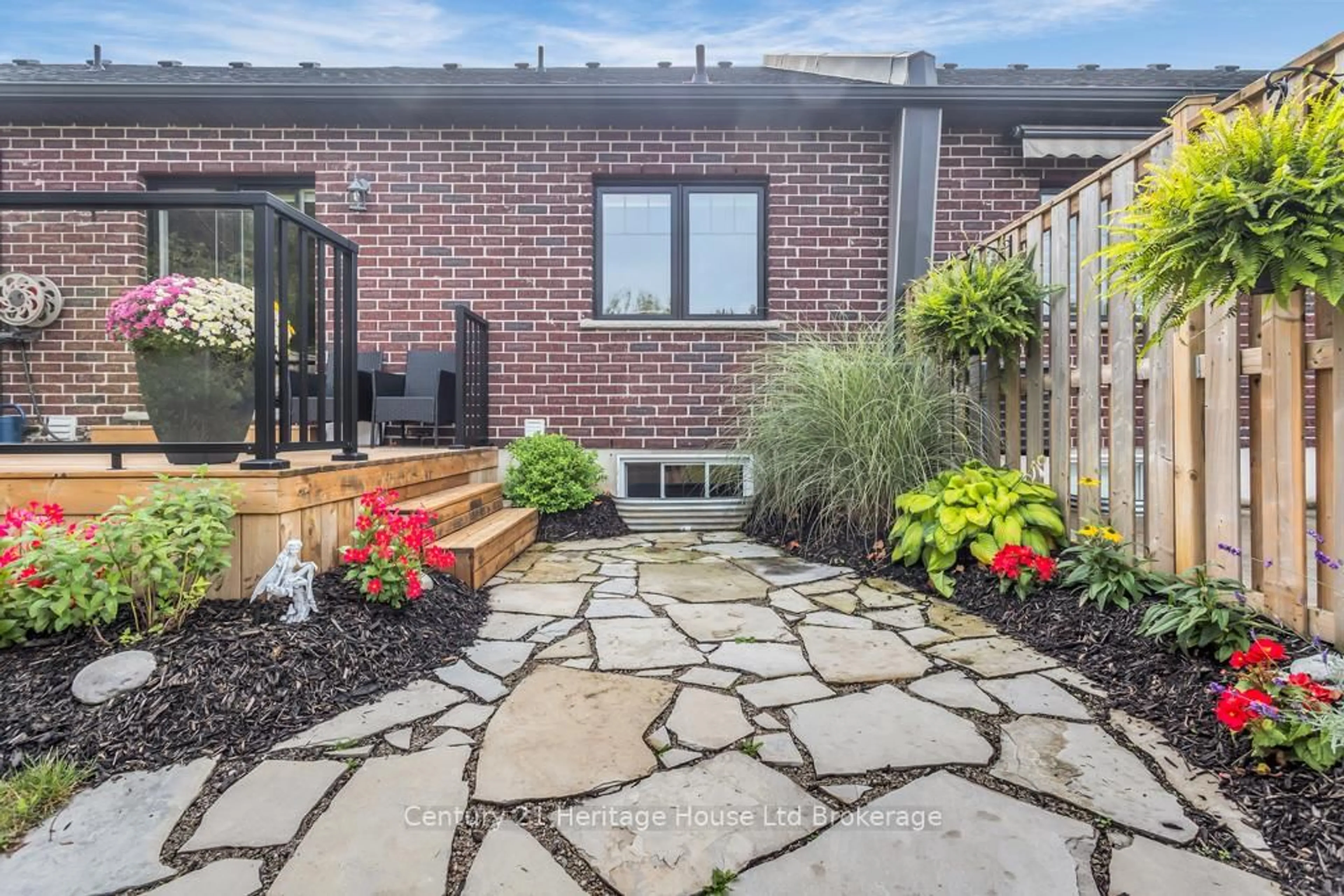 Patio, street for 35 Chatfield St #3, Ingersoll Ontario N5C 0B3