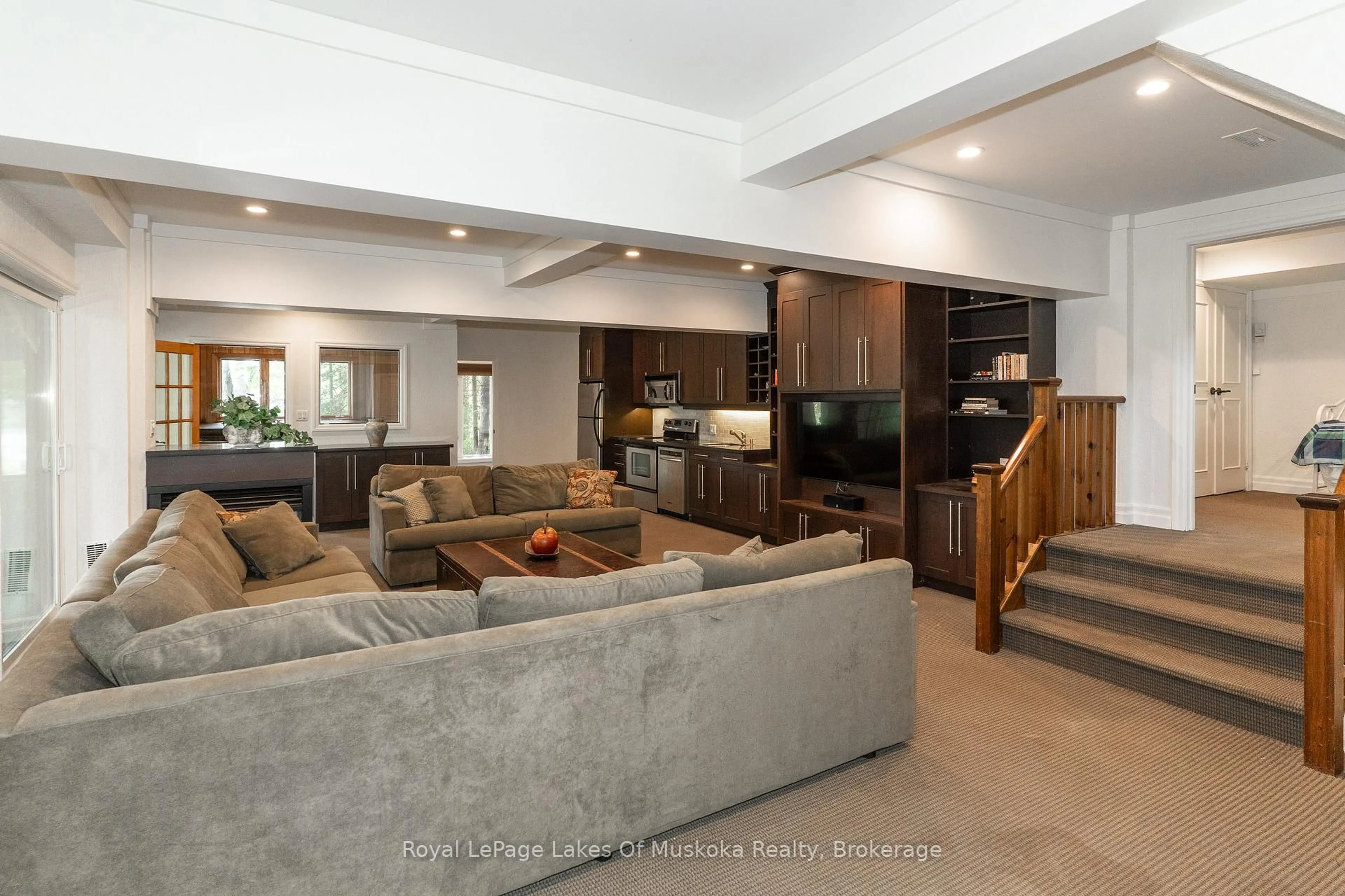 Living room with furniture, unknown for 51 Pinetree Rd, Gravenhurst Ontario P1P 1R2