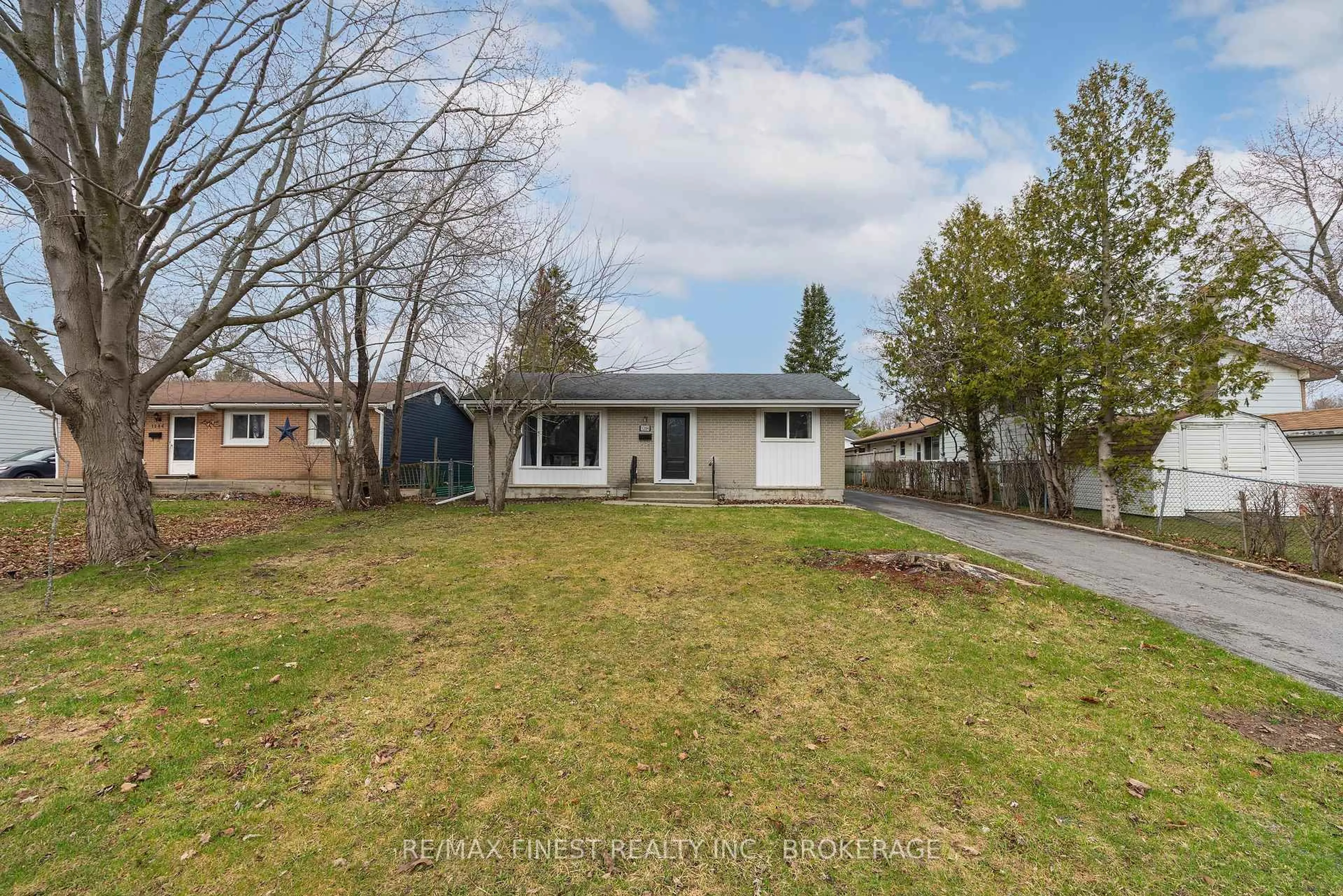 A pic from outside/outdoor area/front of a property/back of a property/a pic from drone, street for 1284 Waverley Cres, Kingston Ontario K7M 6J6