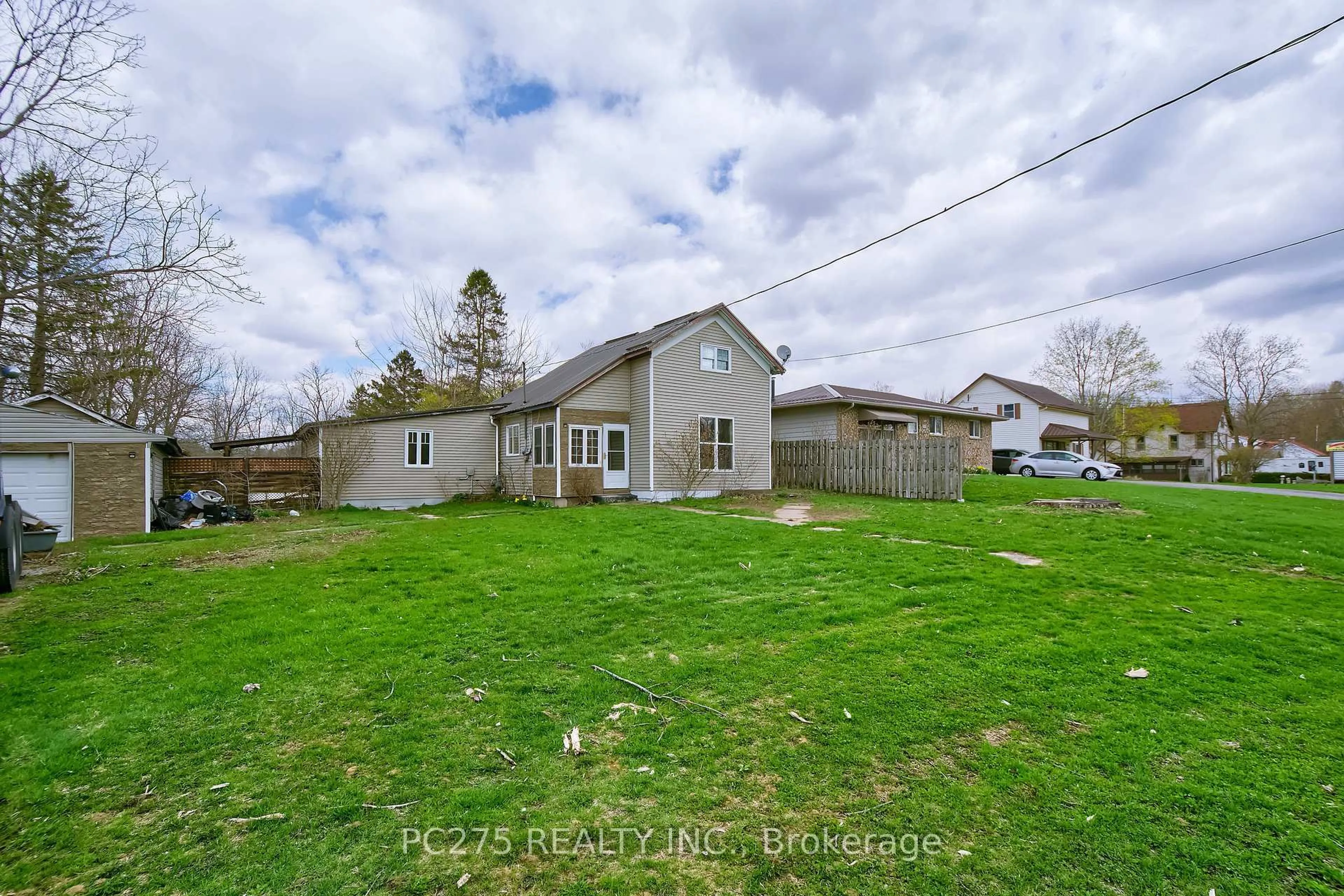 A pic from outside/outdoor area/front of a property/back of a property/a pic from drone, unknown for 179 Queen St, Norfolk Ontario N0E 1P0