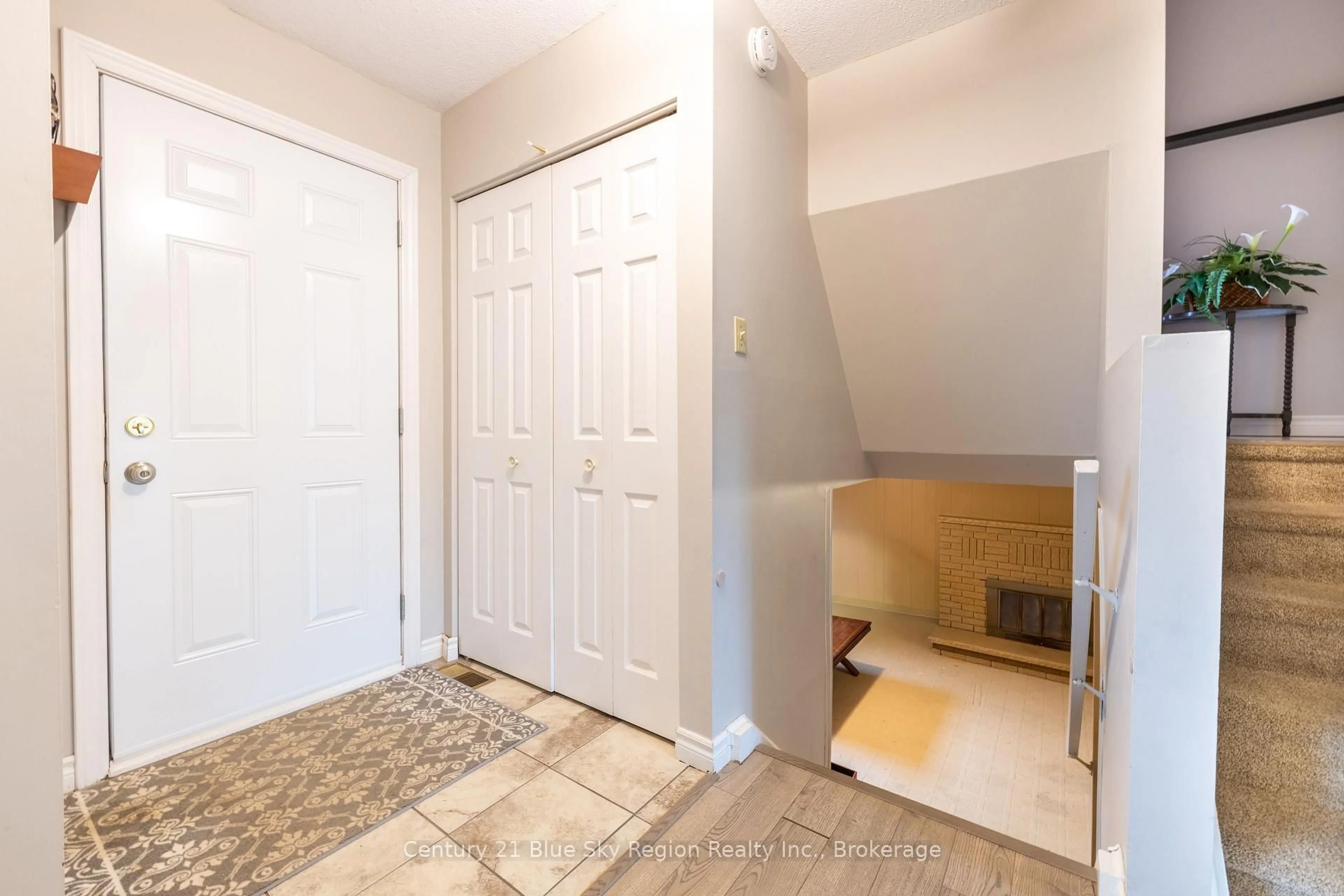 Indoor entryway for 138 Macbeth Cres, North Bay Ontario P1B 7X6