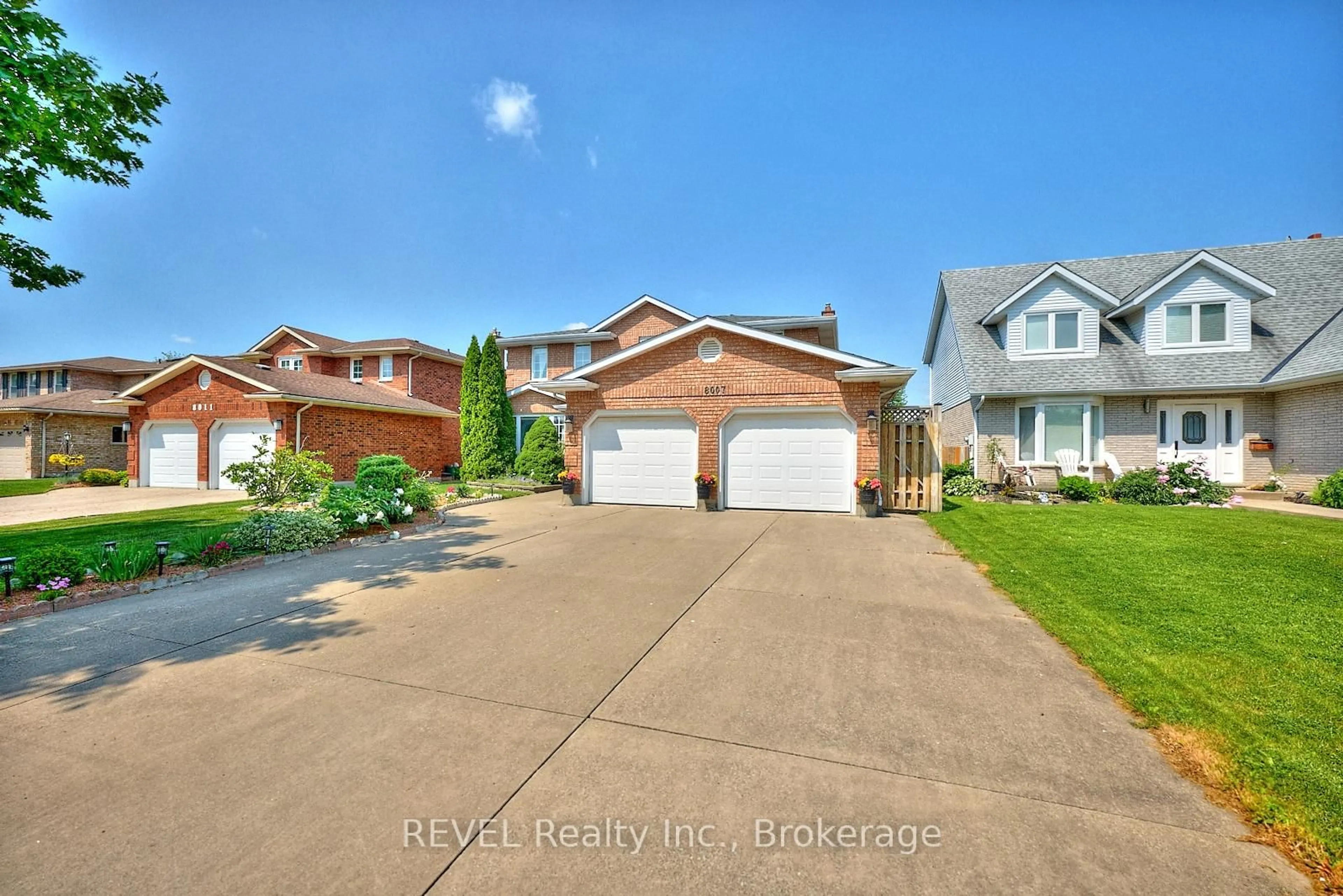 Unknown for 8007 Oakridge Dr, Niagara Falls Ontario L2H 2W1