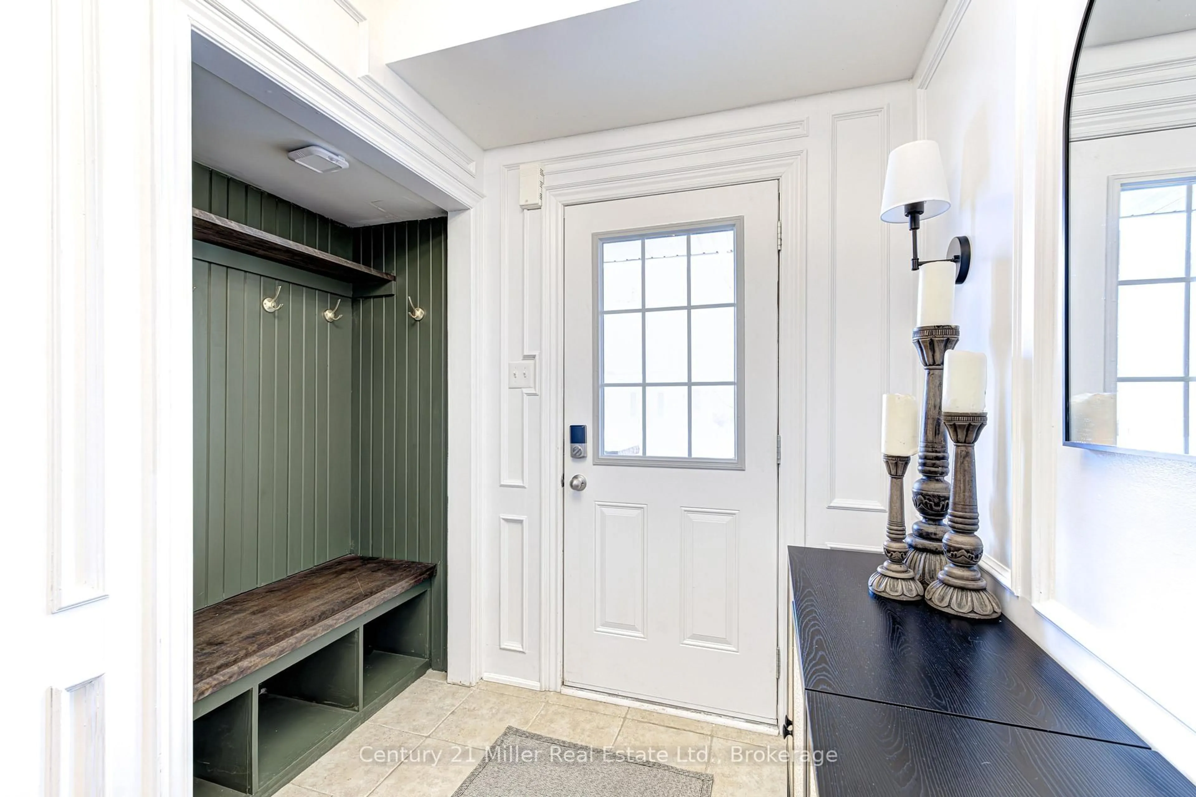 Indoor entryway for 24 HUGILL Way, Hamilton Ontario L8B 0A2