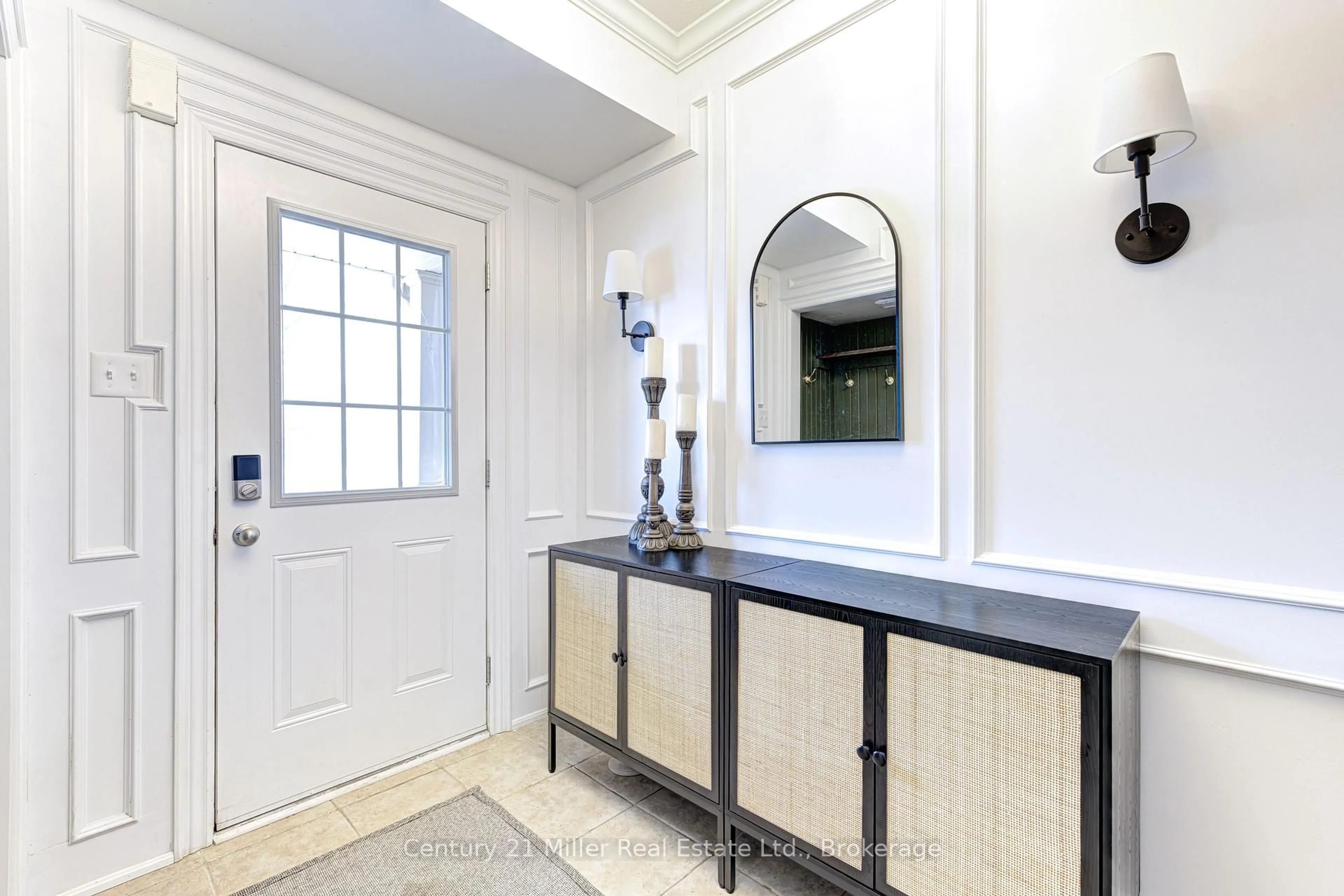 Indoor entryway for 24 HUGILL Way, Hamilton Ontario L8B 0A2