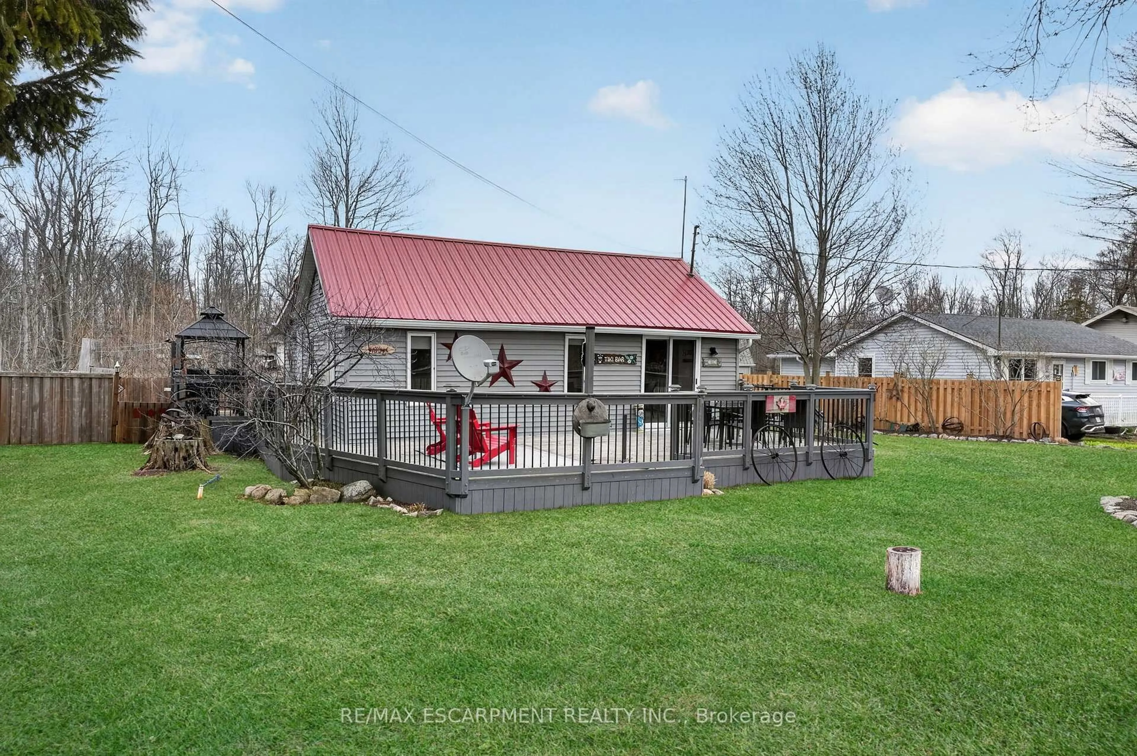 A pic from outside/outdoor area/front of a property/back of a property/a pic from drone, building for 282 BAYGROVE Line, Haldimand Ontario N1A 2W8
