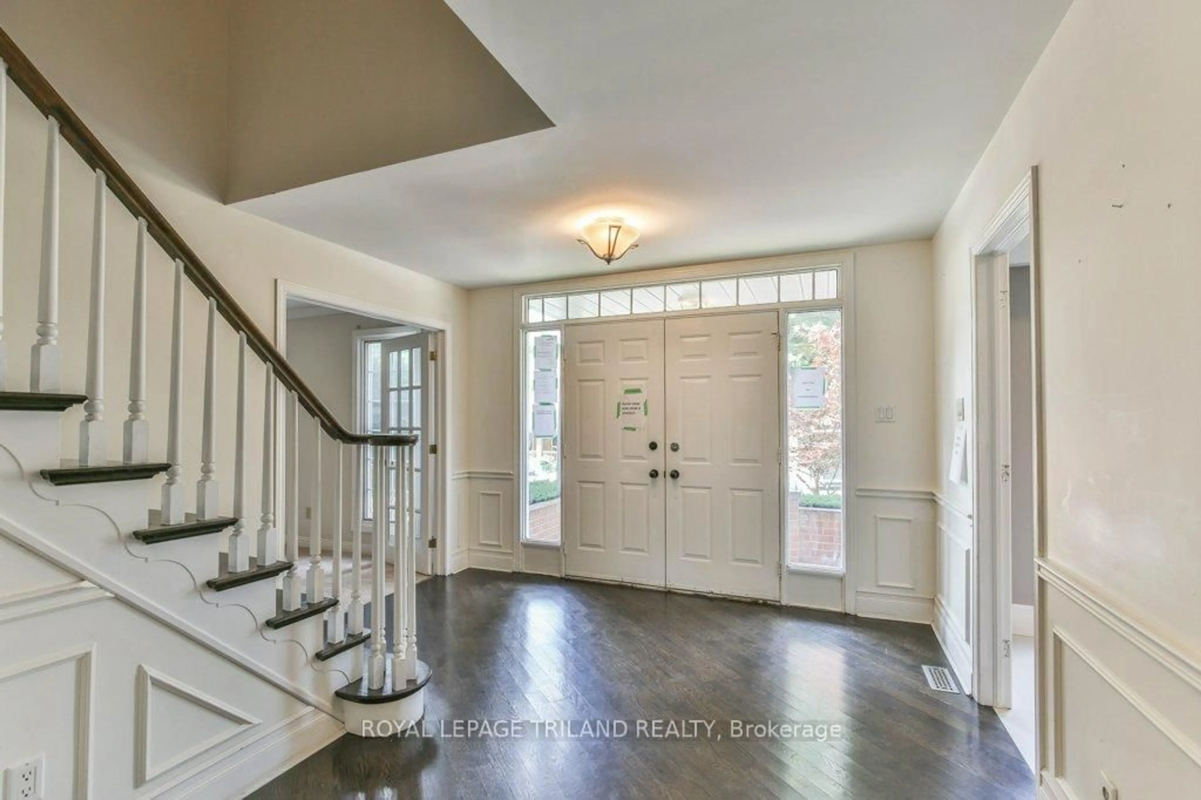 Indoor entryway for 97 TIMBER Dr, London South Ontario N6K 3V6