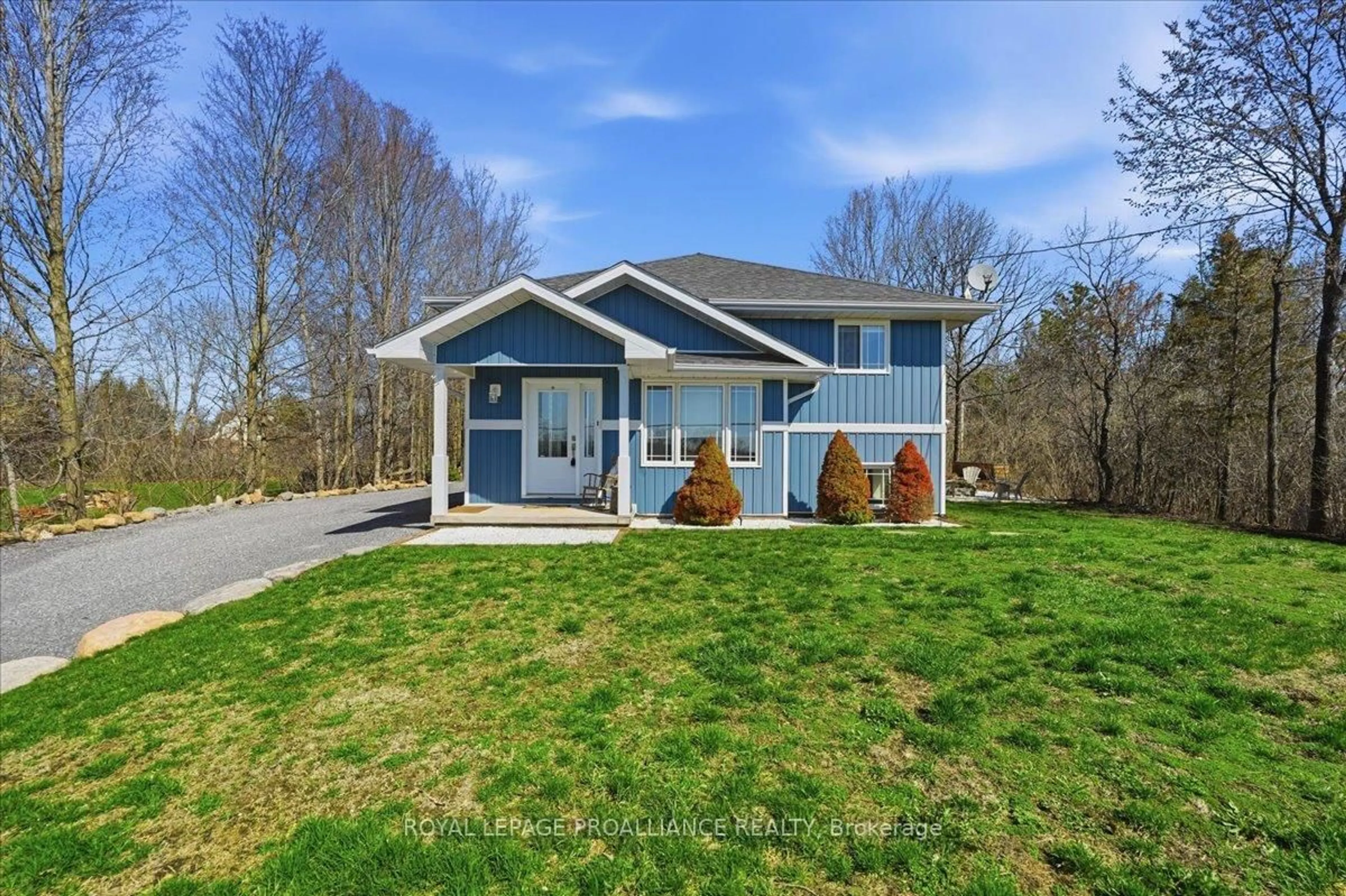 Home with vinyl exterior material, unknown for 735 Shannon Rd, Tyendinaga Ontario K0K 2V0