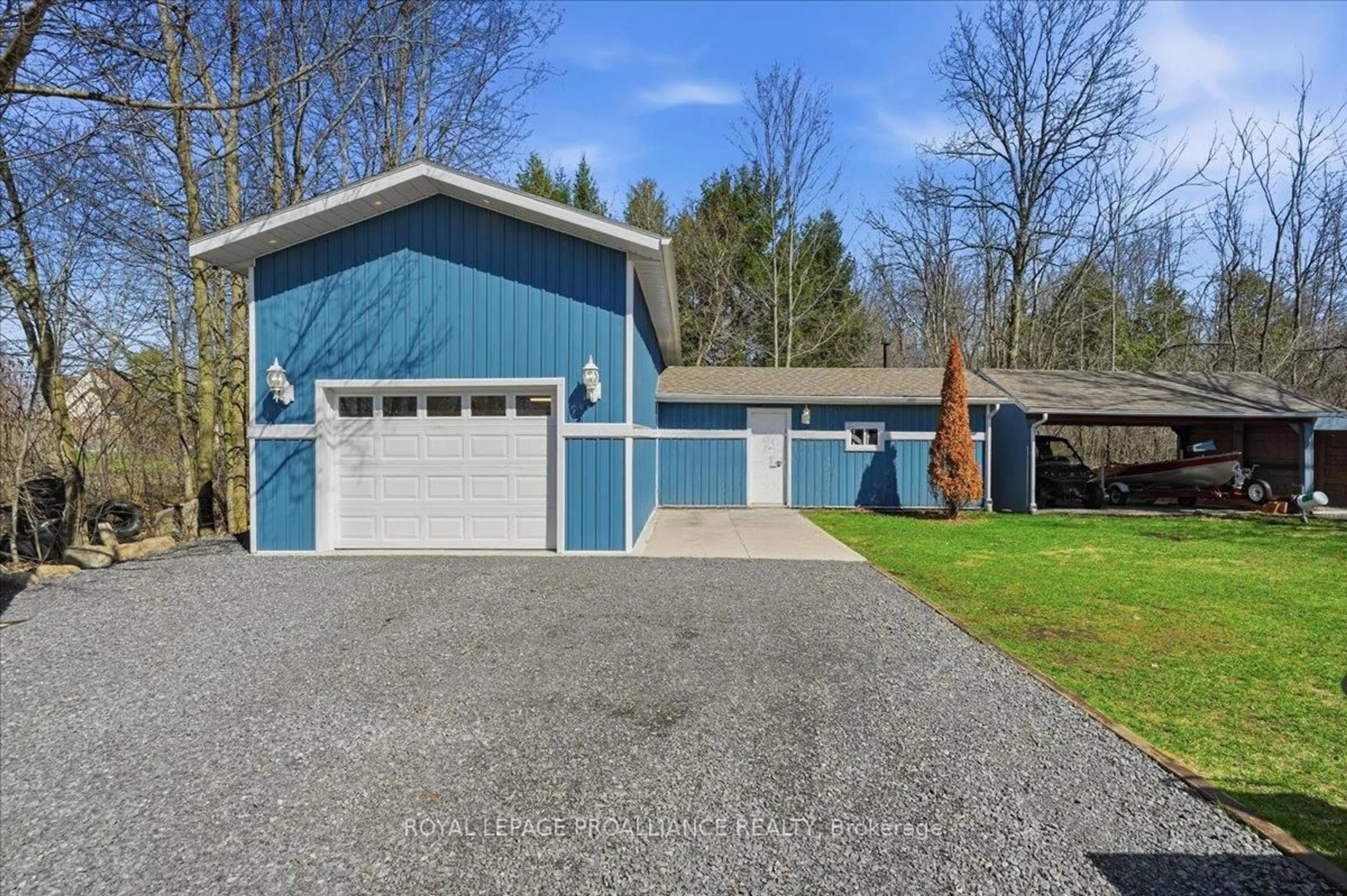 Indoor garage for 735 Shannon Rd, Tyendinaga Ontario K0K 2V0