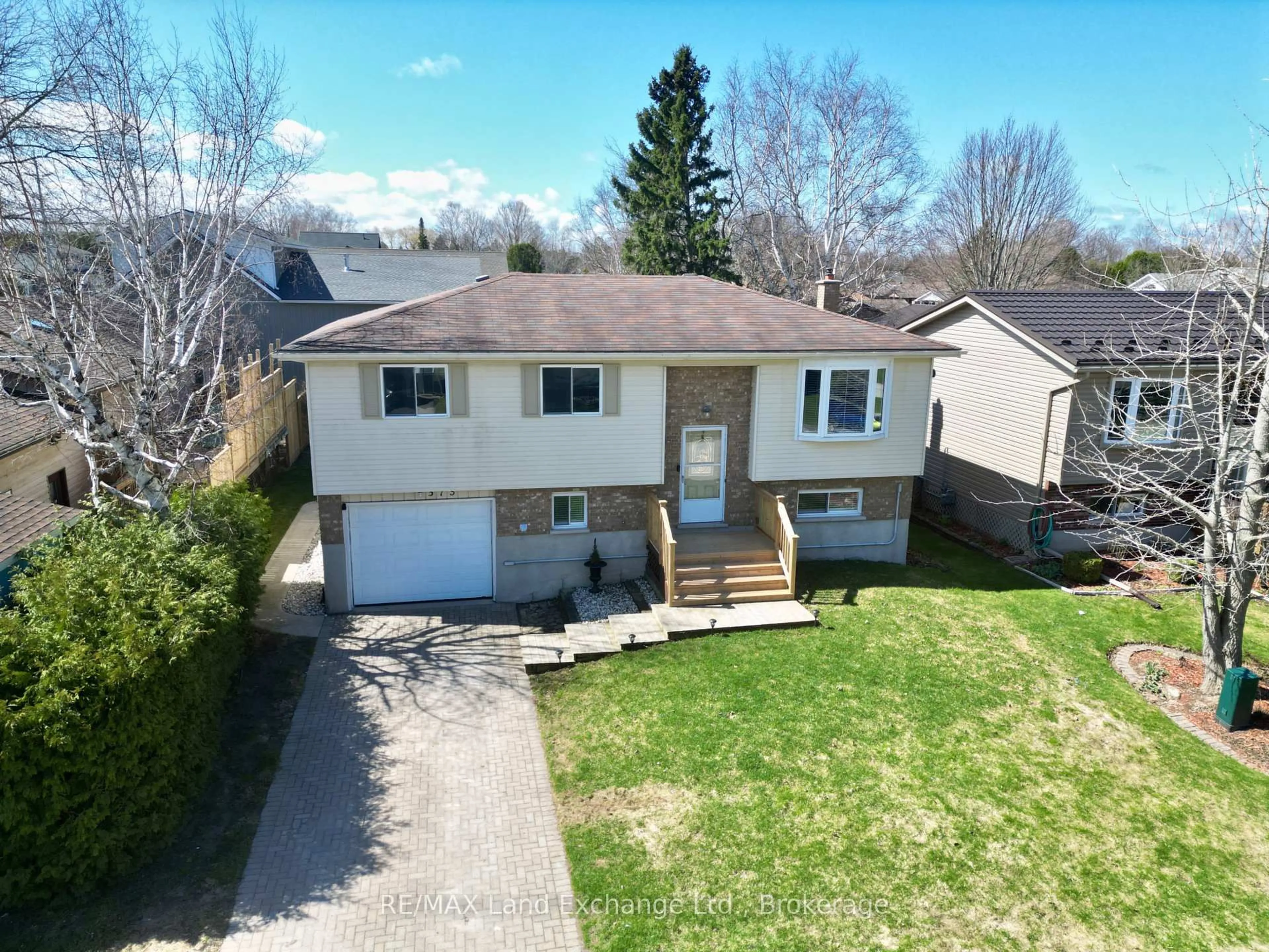 A pic from outside/outdoor area/front of a property/back of a property/a pic from drone, street for 375 LANSDOWNE St, Saugeen Shores Ontario N0H 2L0
