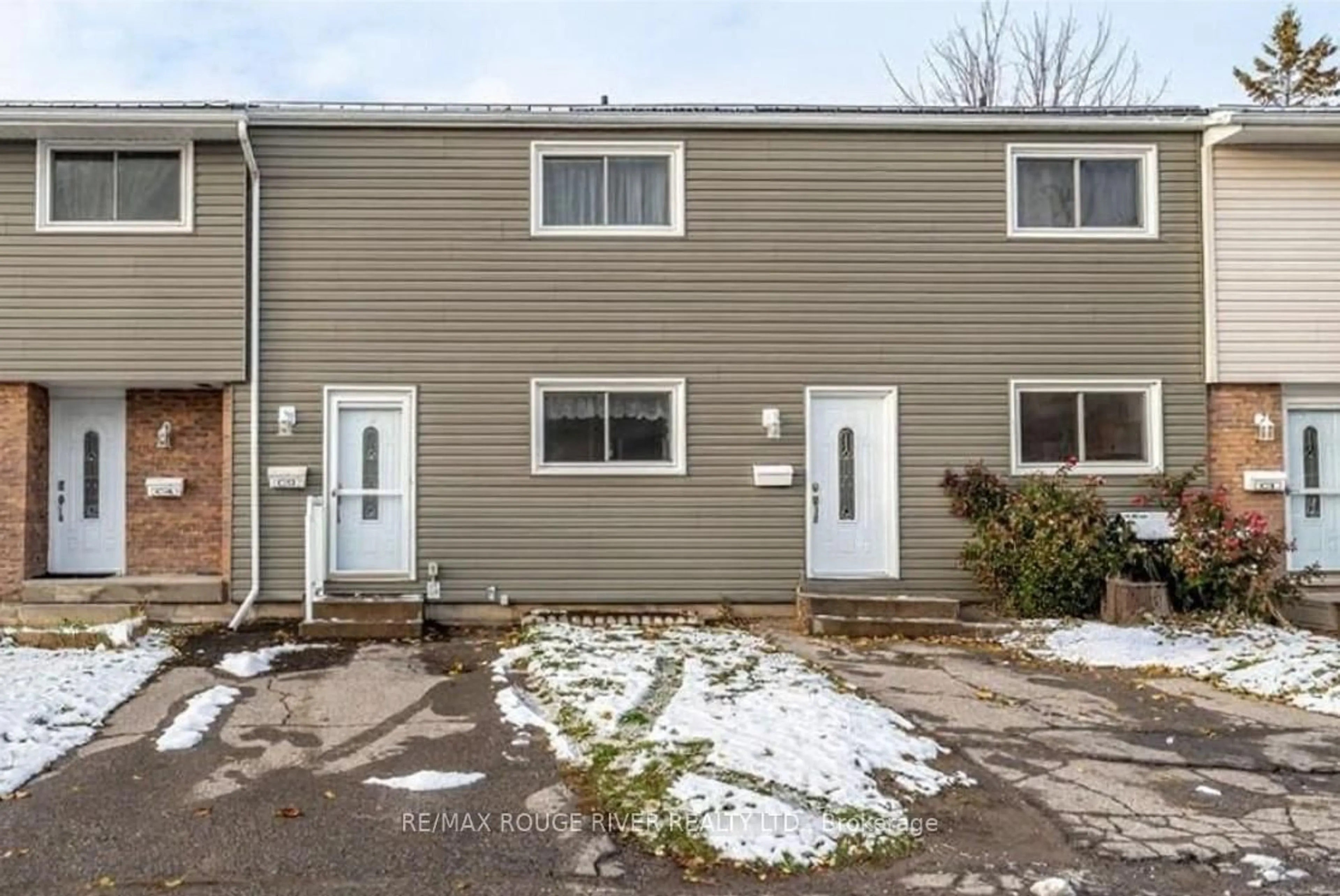 Home with vinyl exterior material, street for 400 Westwood Dr #C3, Cobourg Ontario K9A 2B6