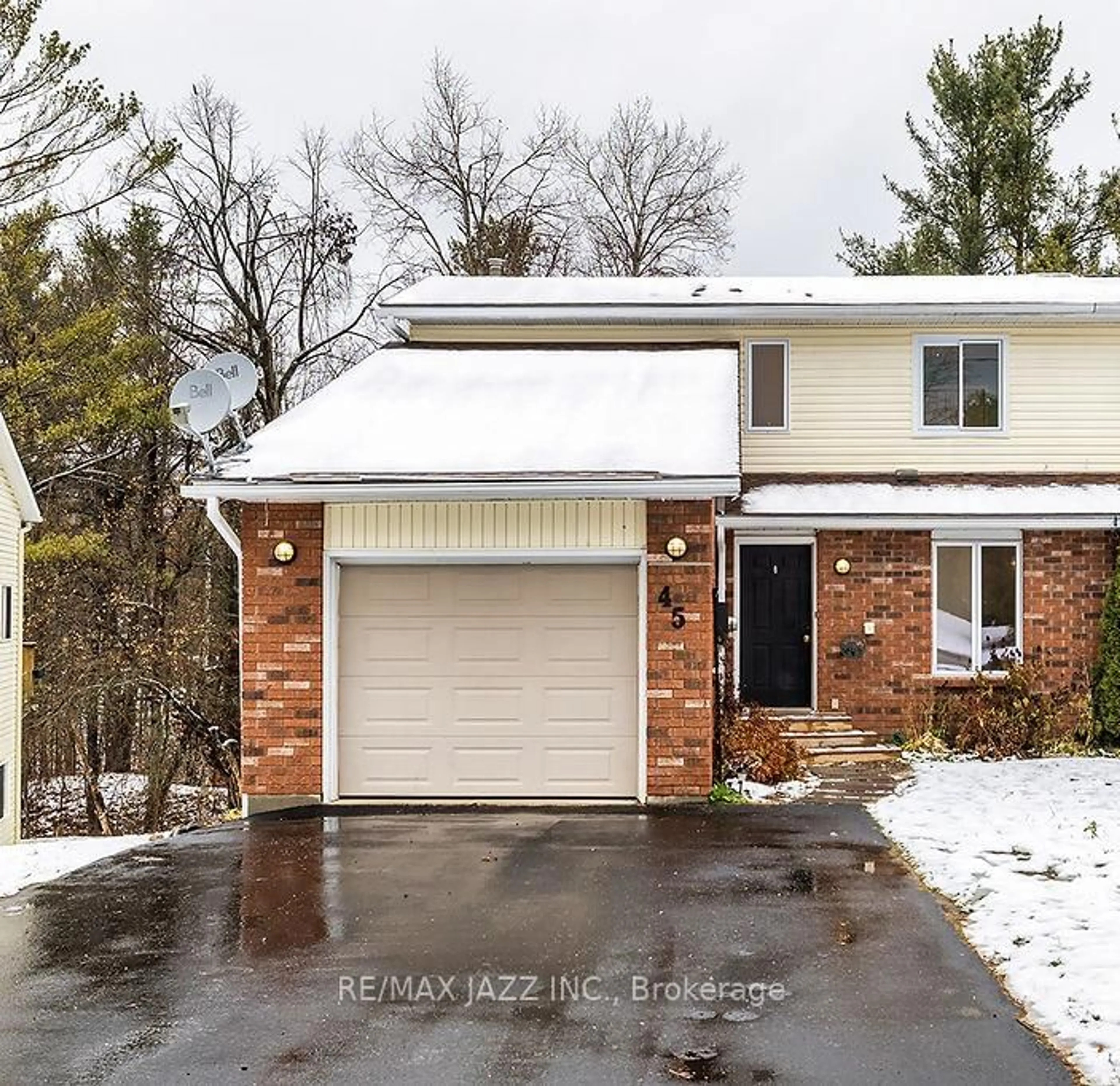 Home with brick exterior material, street for 45 Milton St, Bracebridge Ontario P1L 1G9