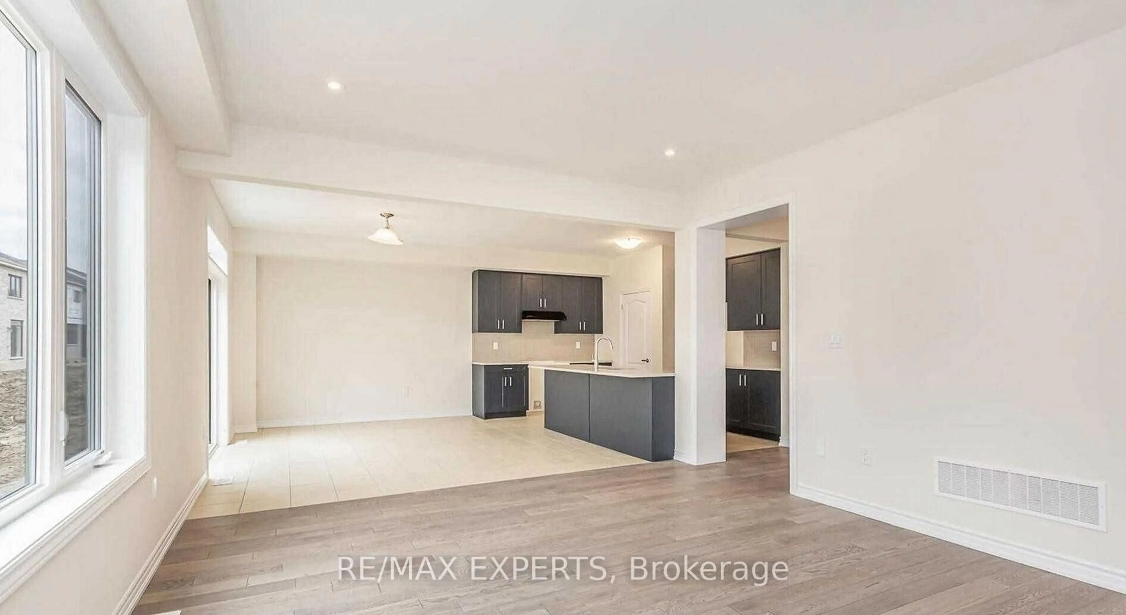 Open concept kitchen, unknown for 72 Malcolm Cres, Haldimand Ontario N3W 0E9