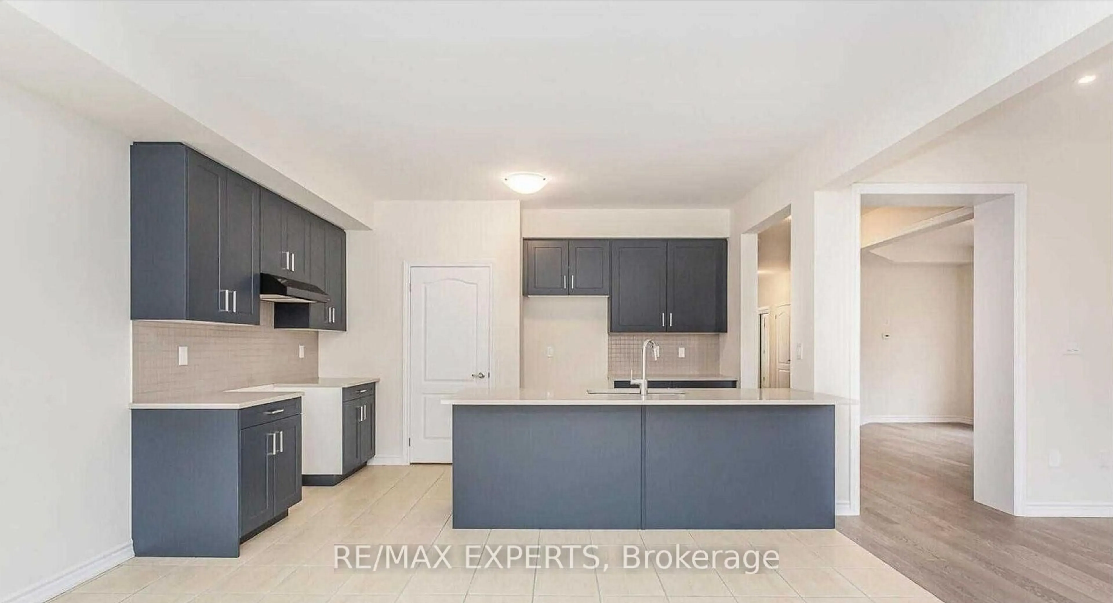 Open concept kitchen, unknown for 72 Malcolm Cres, Haldimand Ontario N3W 0E9