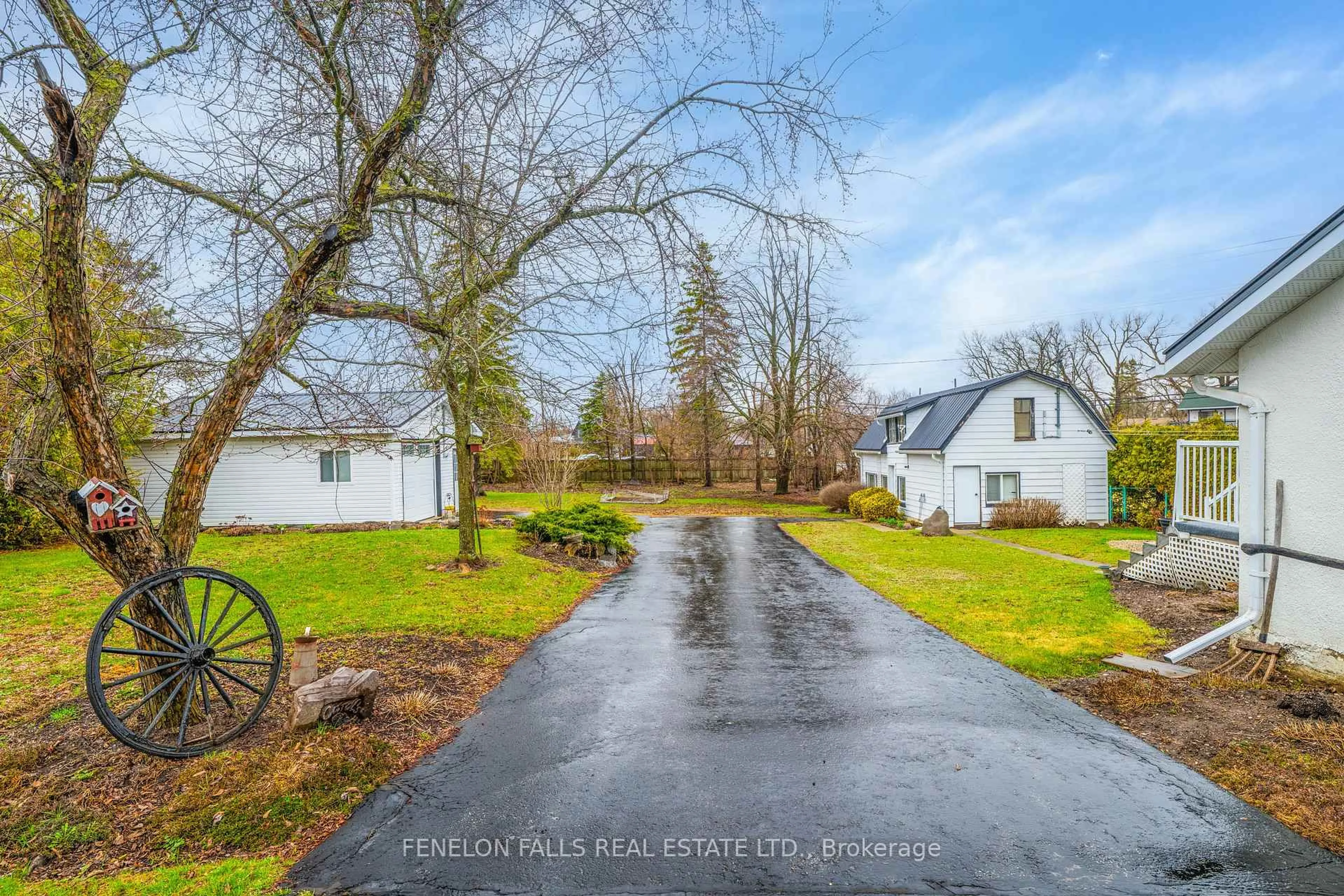 A pic from outside/outdoor area/front of a property/back of a property/a pic from drone, street for 12 North St, Kawartha Lakes Ontario K0M 1N0