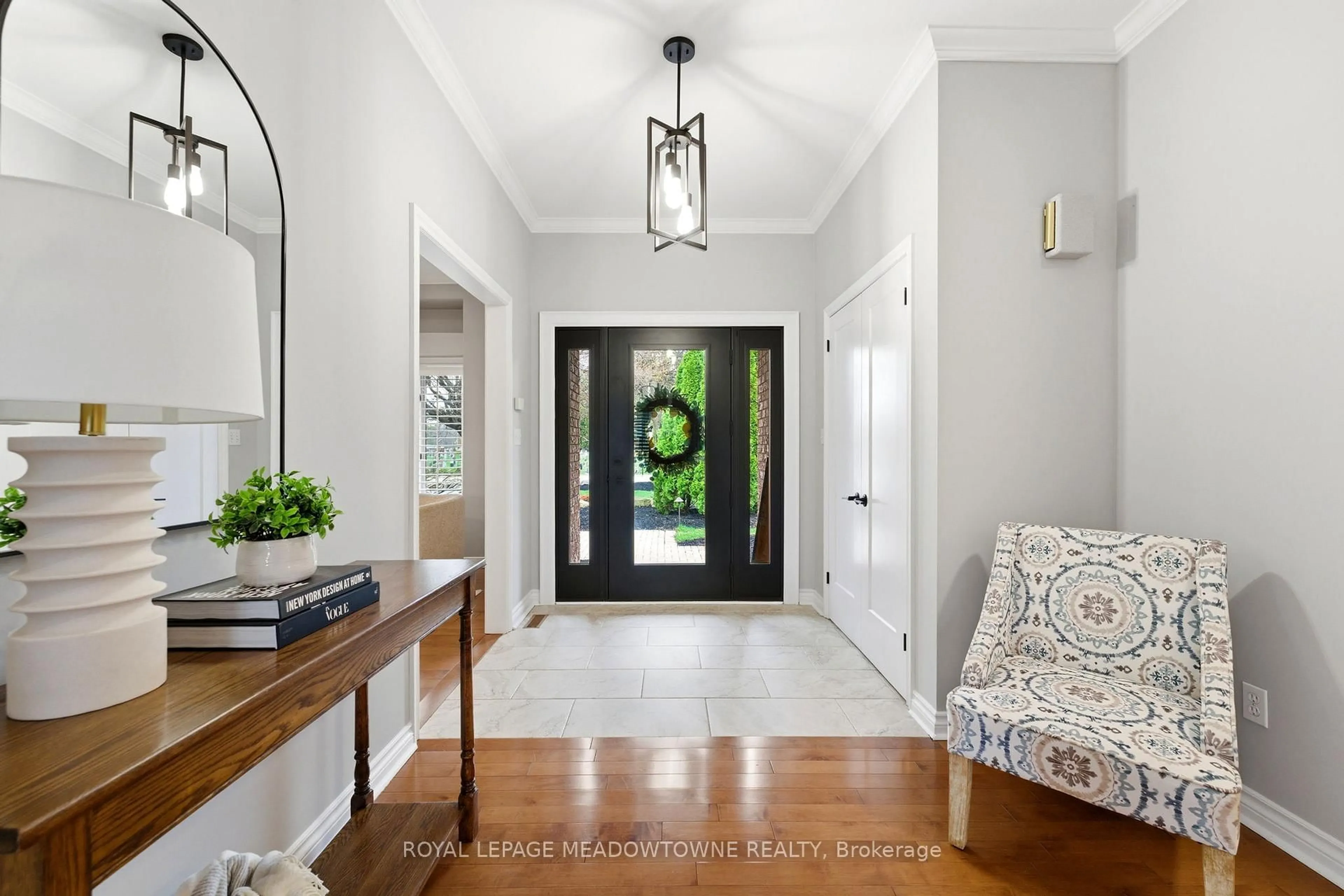 Indoor entryway for 2 Blueheron Lane, Hamilton Ontario L0R 1H1