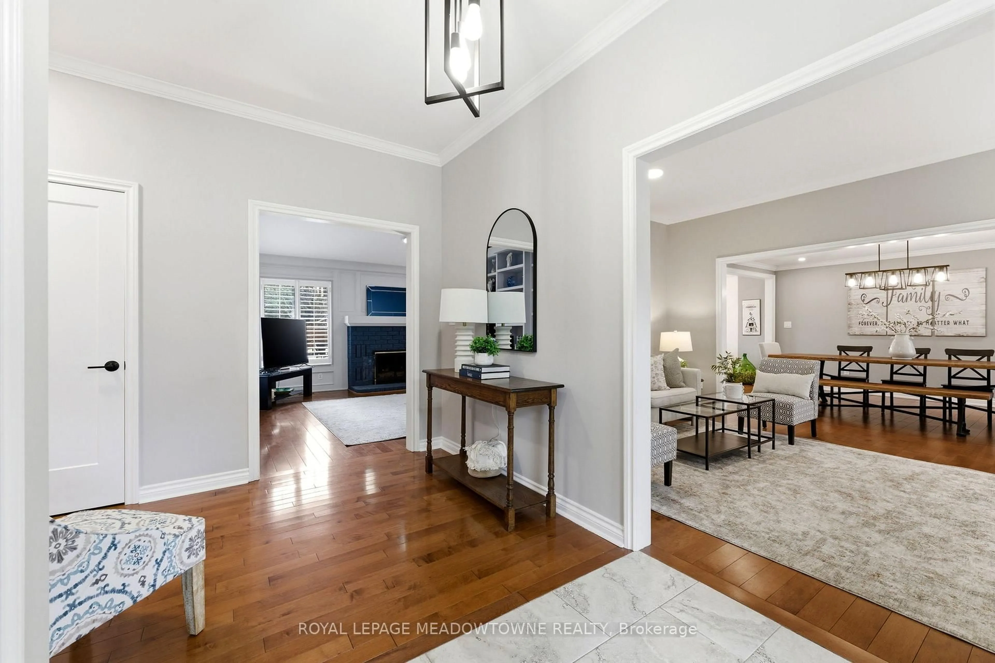 Indoor entryway for 2 Blueheron Lane, Hamilton Ontario L0R 1H1