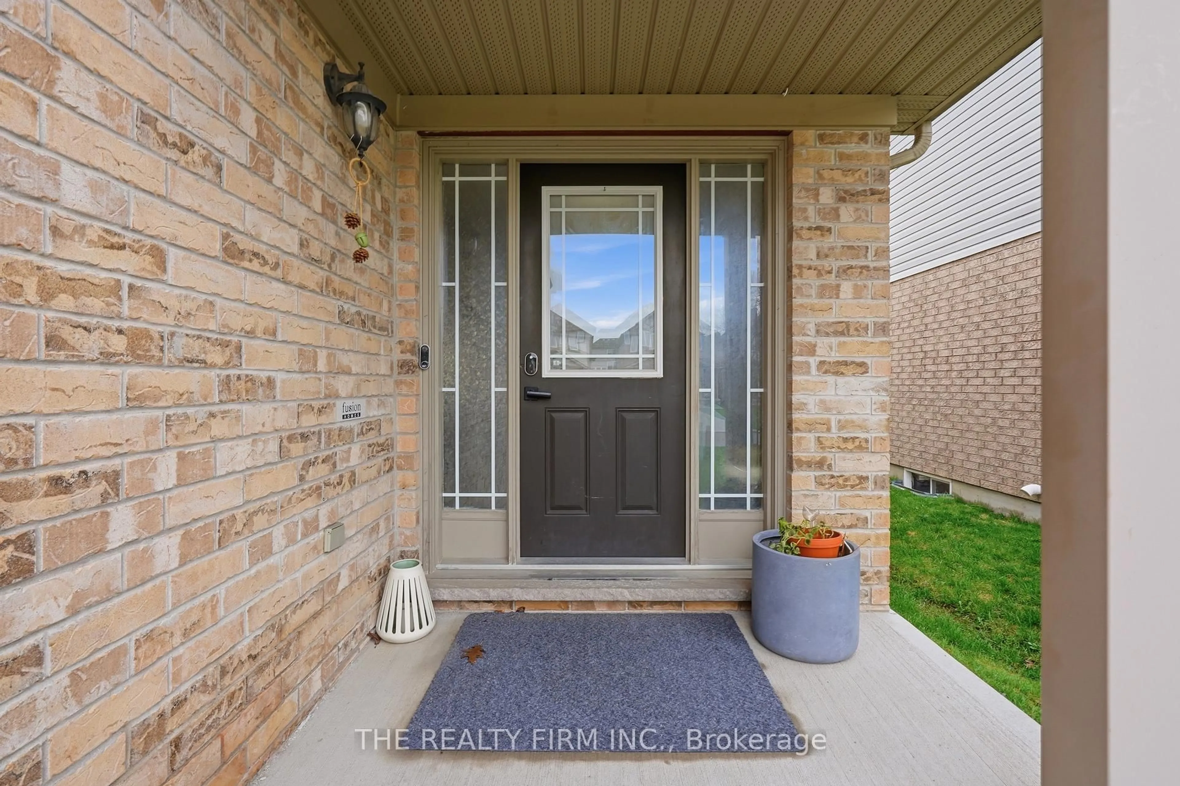 Indoor entryway for 1156 Foxhunt Rd, London North Ontario N6G 0C7