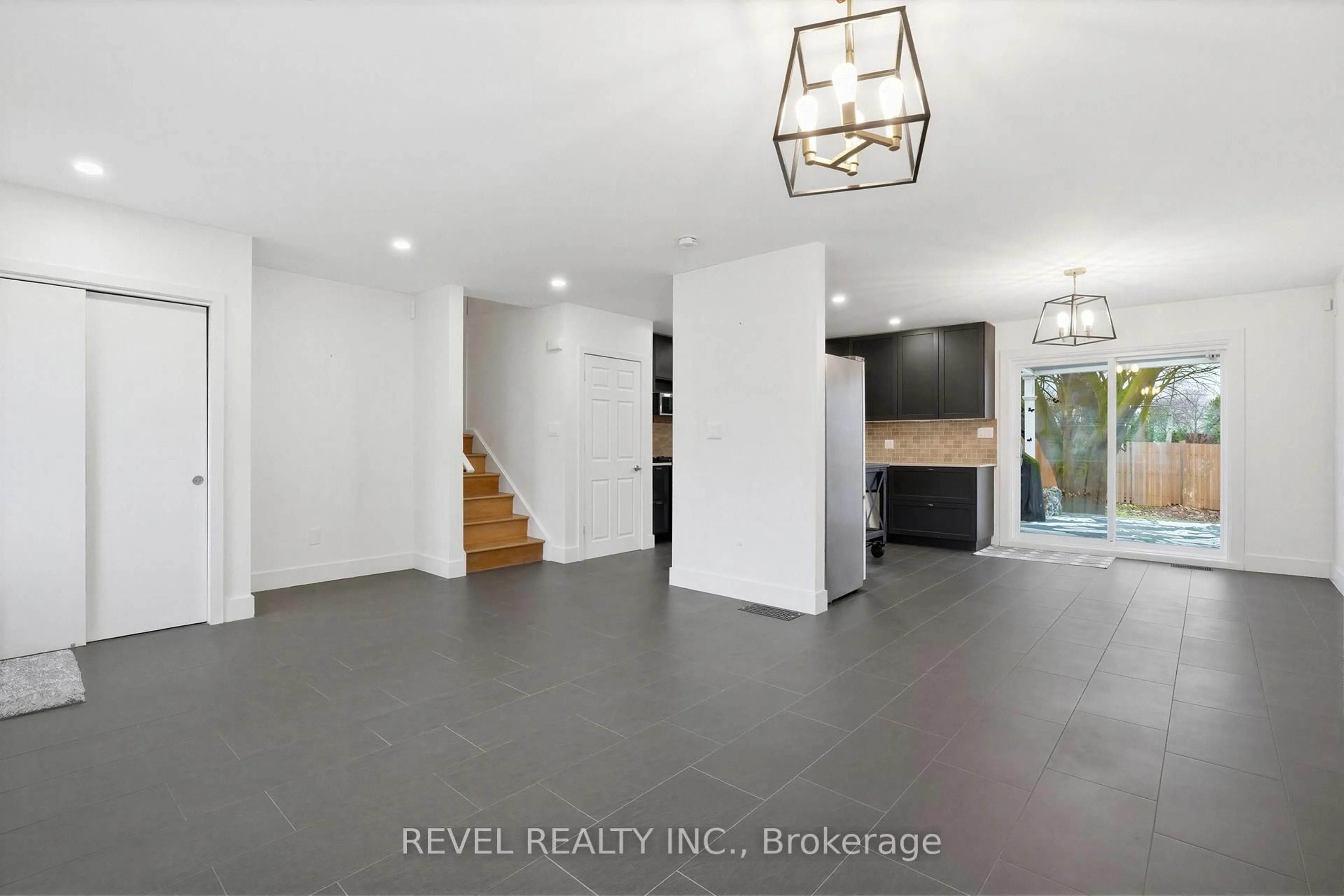 Indoor entryway for 92 Water St, Woolwich Ontario N0B 2N0