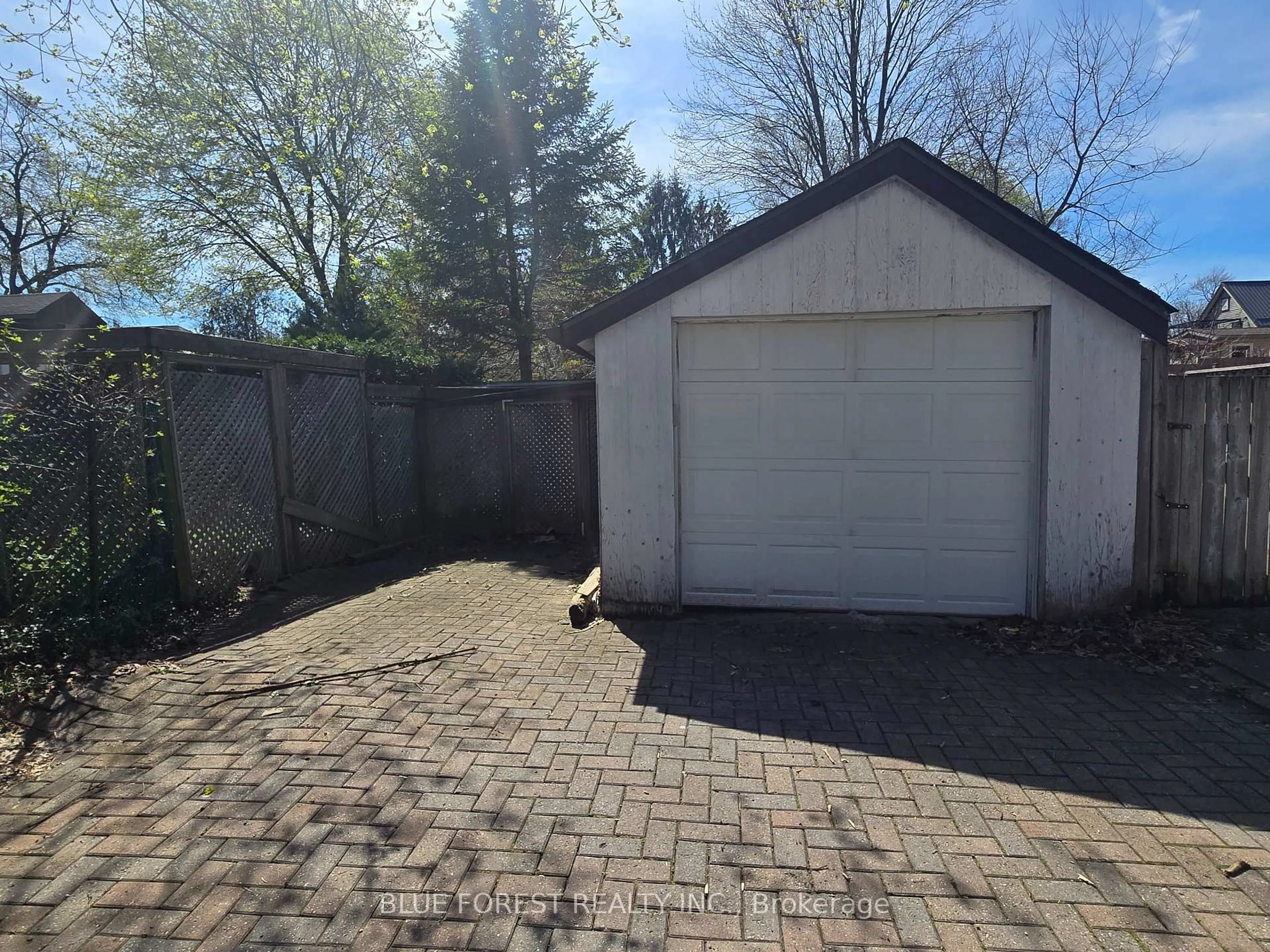 Shed for 16 Arthur St, London East Ontario N5Y 3B9