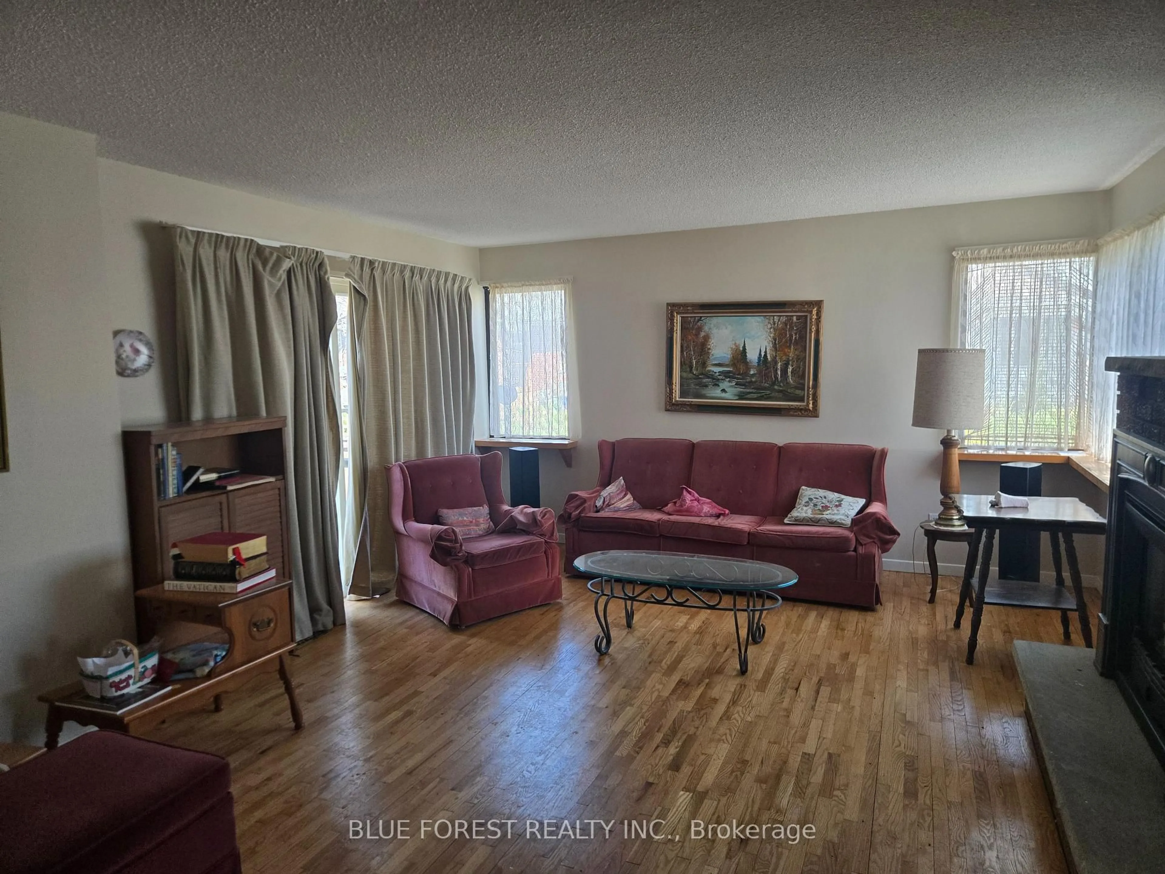 Living room with furniture, unknown for 16 Arthur St, London East Ontario N5Y 3B9