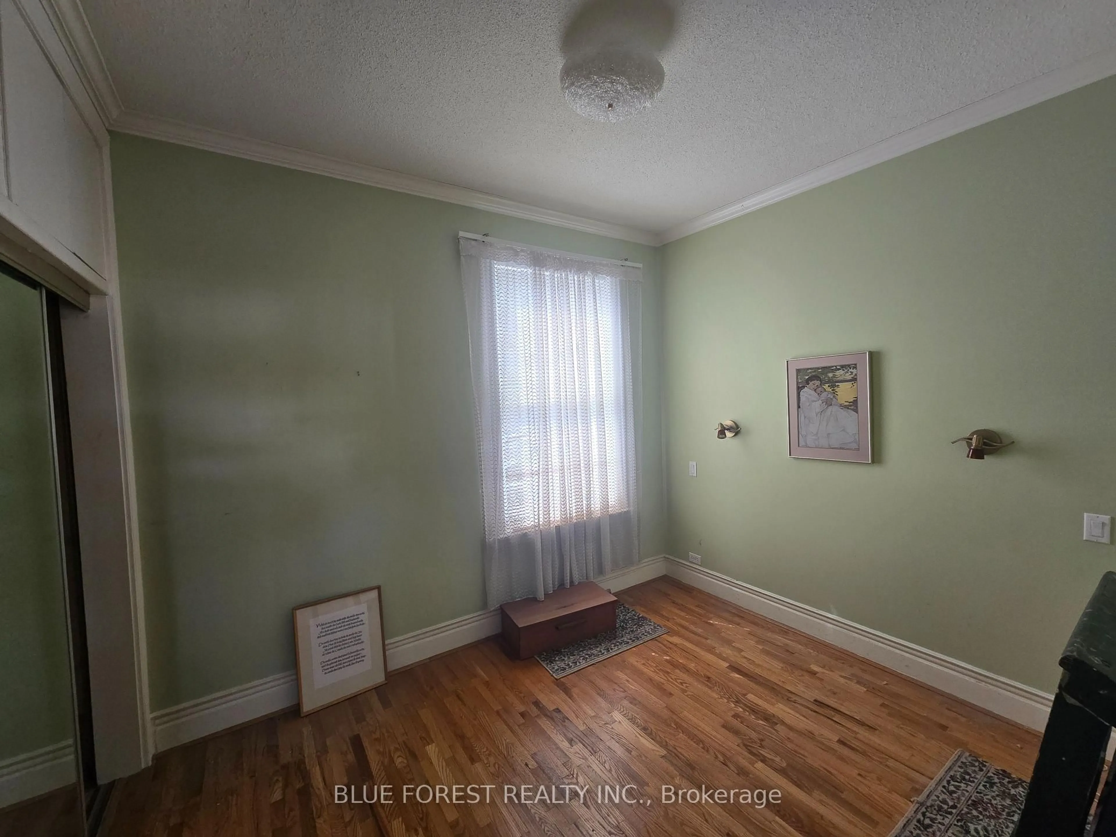A pic of a room for 16 Arthur St, London East Ontario N5Y 3B9