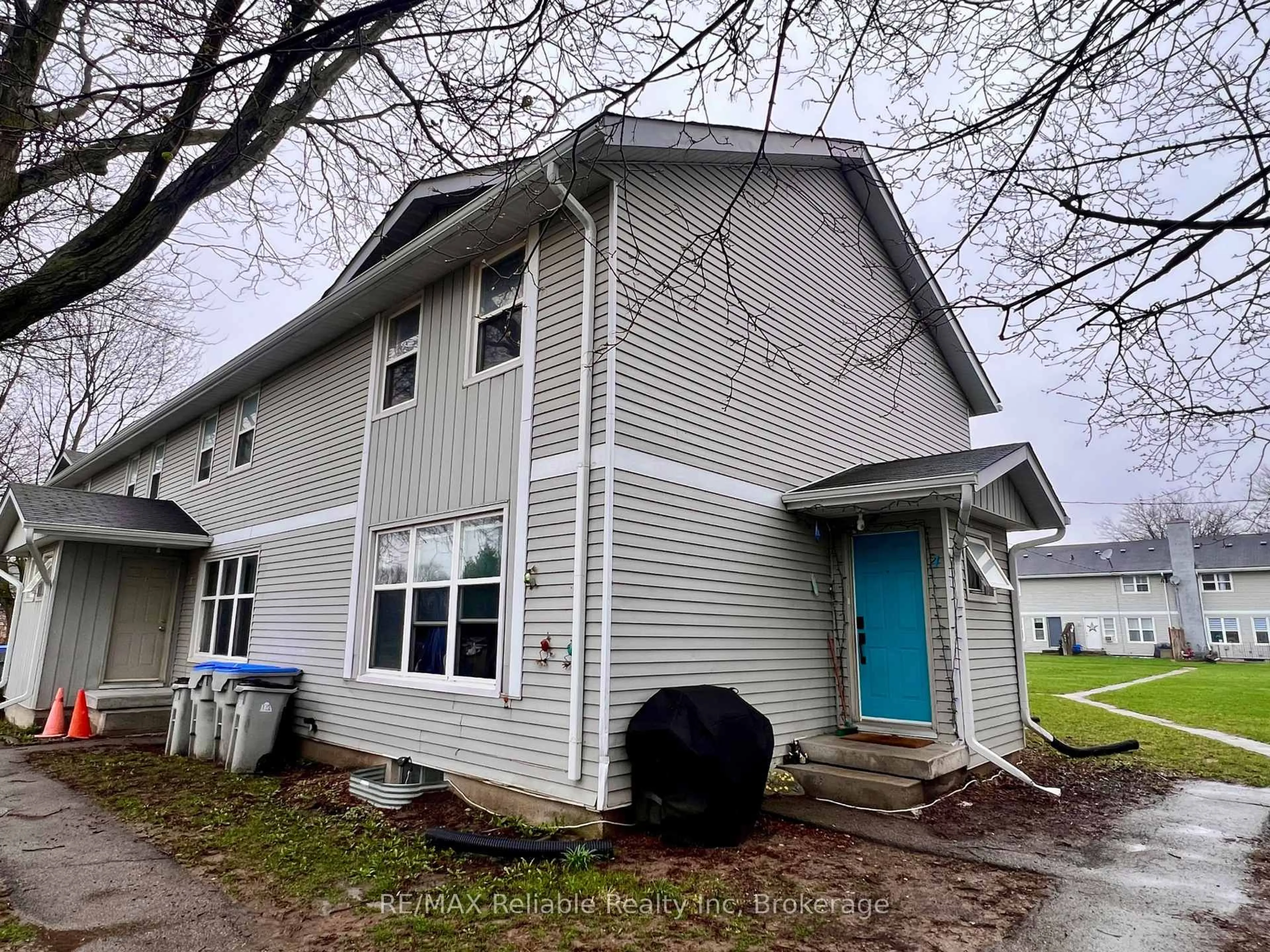 Home with vinyl exterior material, building for 4 St. Charles Pl, Huron East Ontario N0M 1L0