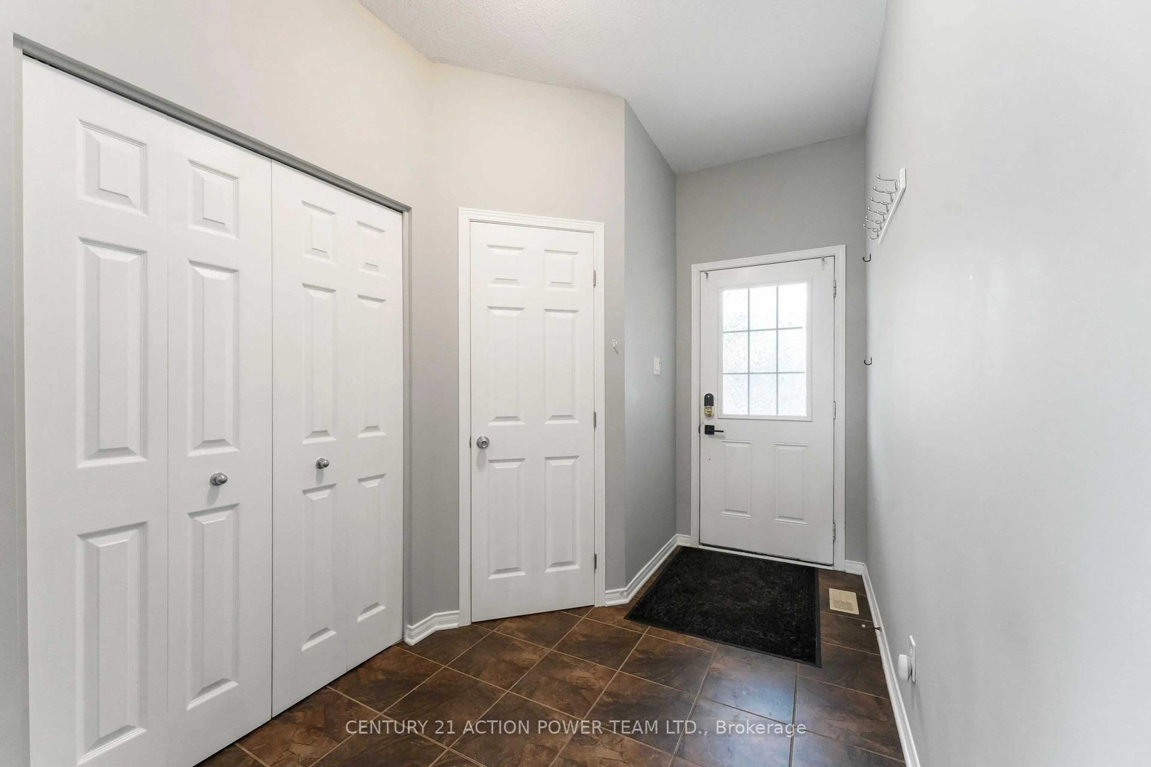 Indoor entryway for 153 LOKOYA St, Ottawa Ontario K2S 0J5