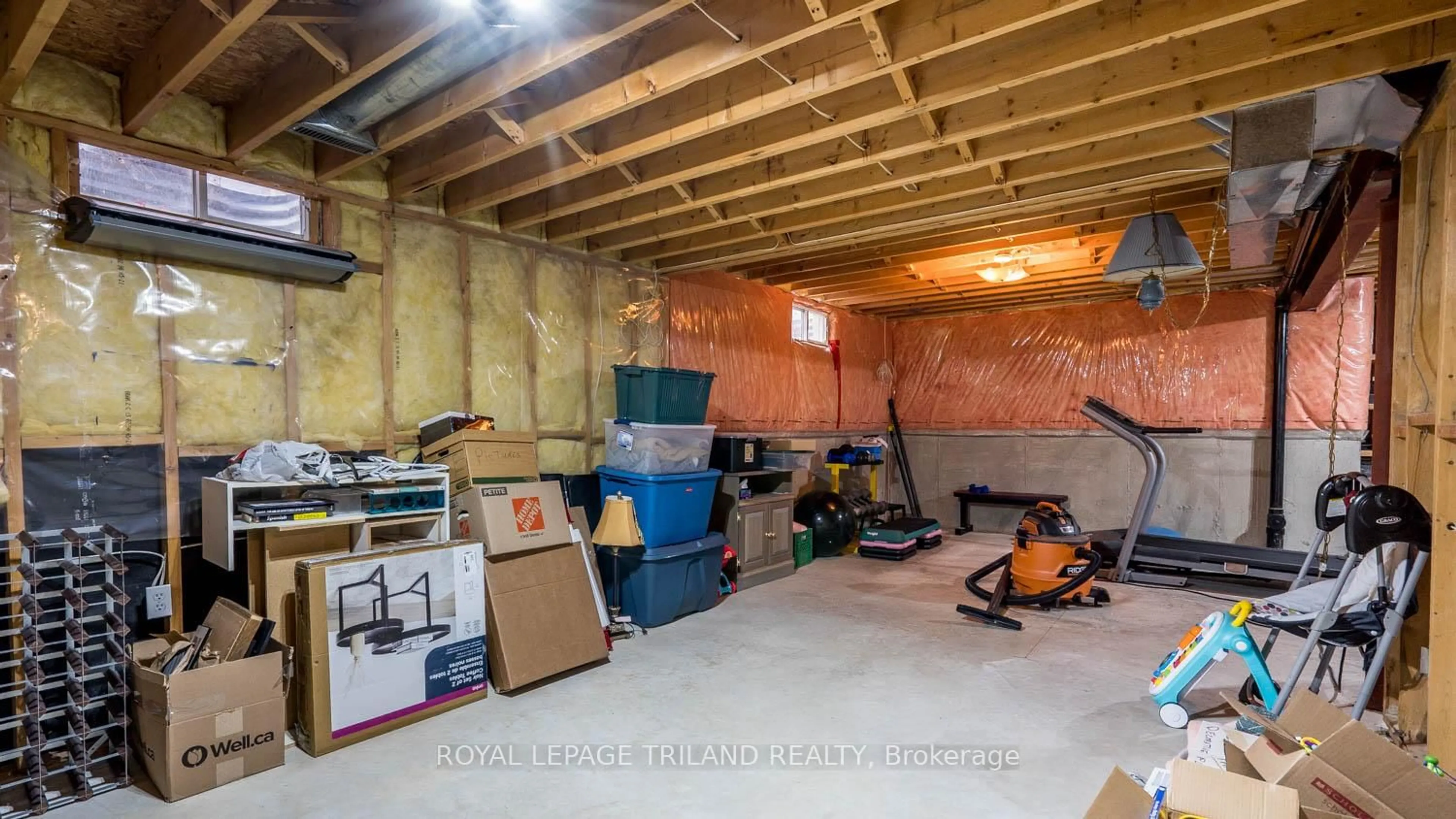 Indoor garage for 50 Penrith Cres, London North Ontario N6G 4M8