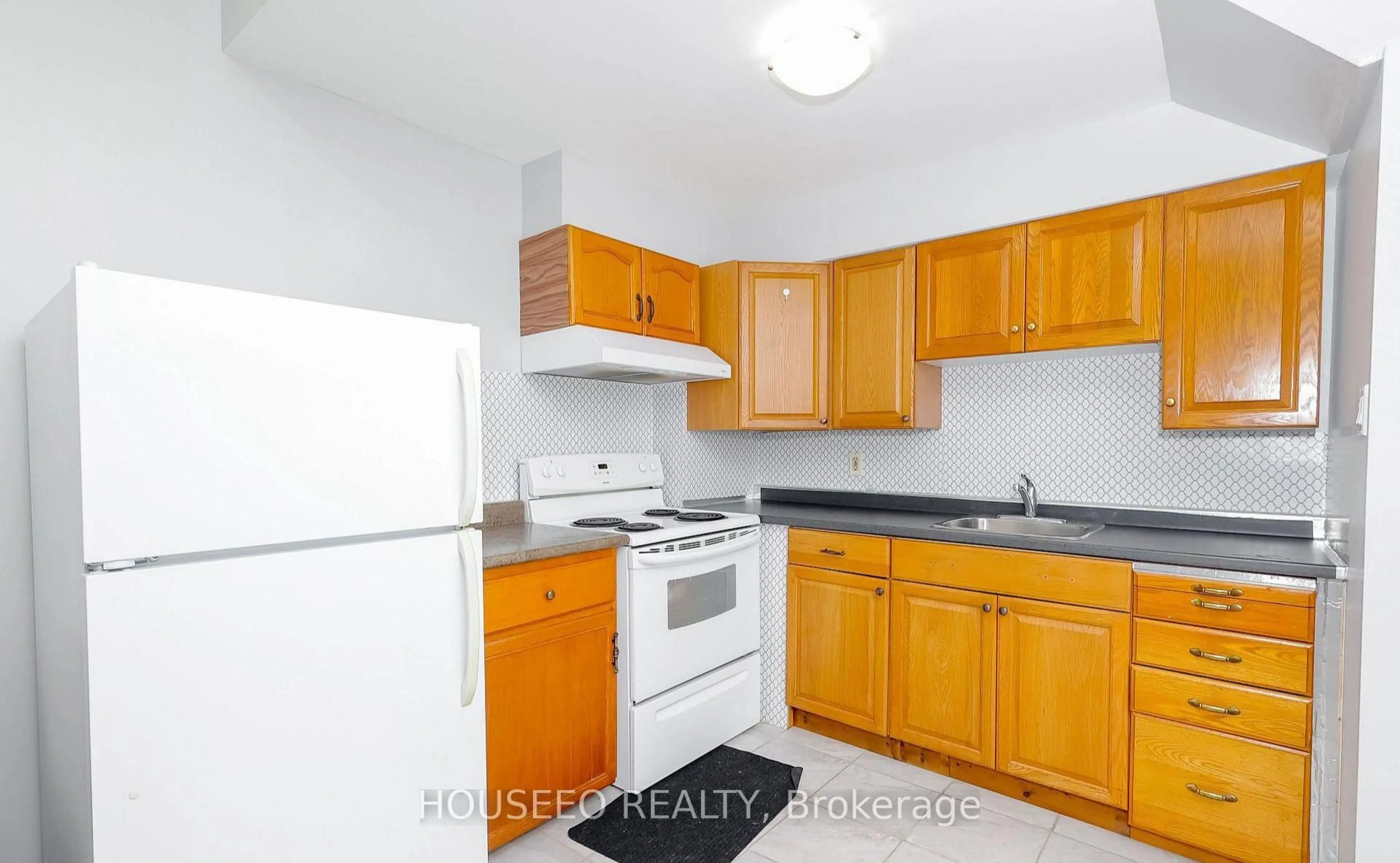 Standard kitchen, unknown for 6294 Ash St, Niagara Falls Ontario L2G 2H5