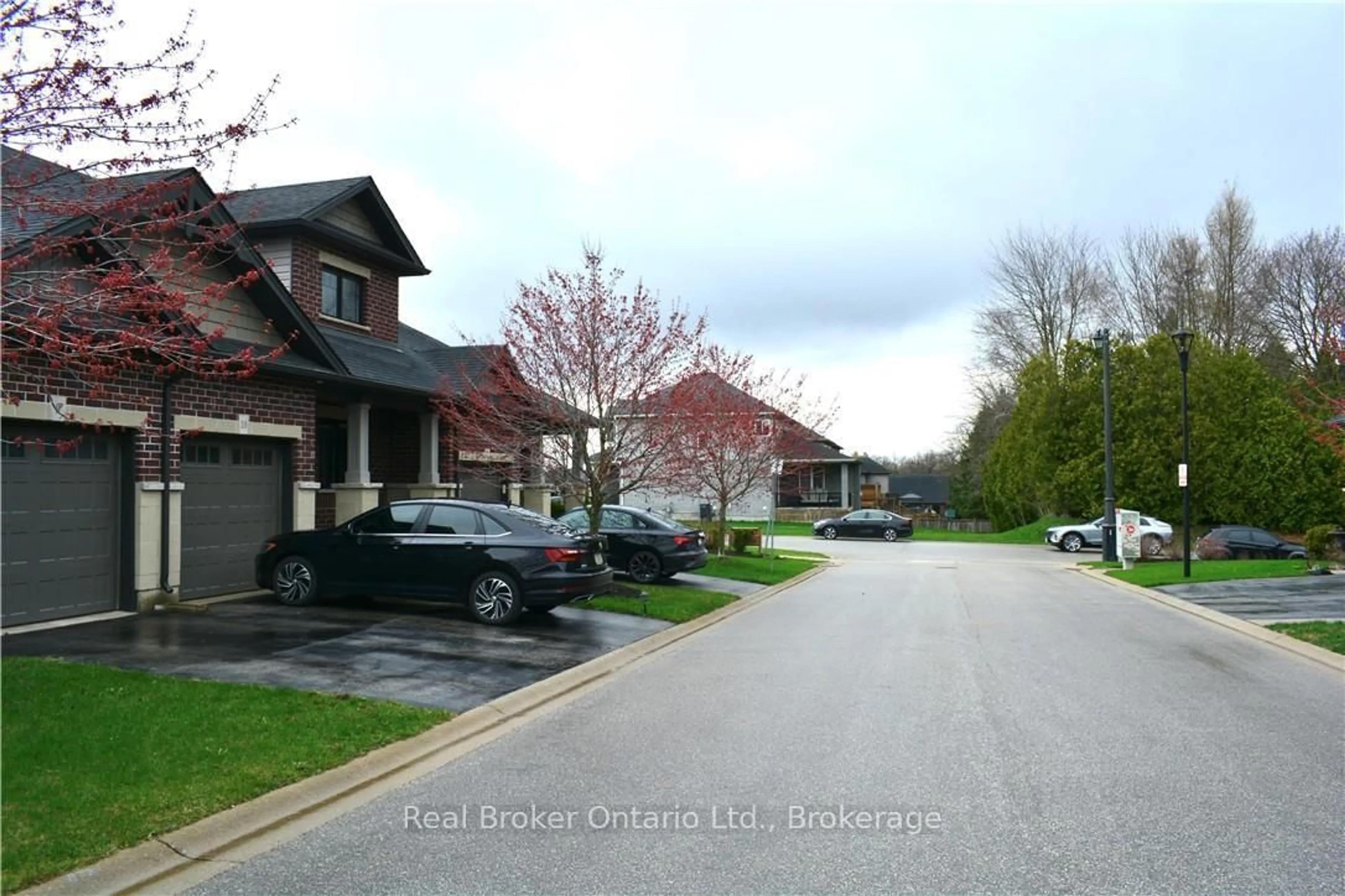 A pic from outside/outdoor area/front of a property/back of a property/a pic from drone, street for 1 Chamberlain Ave #9, Ingersoll Ontario N5C 0A3