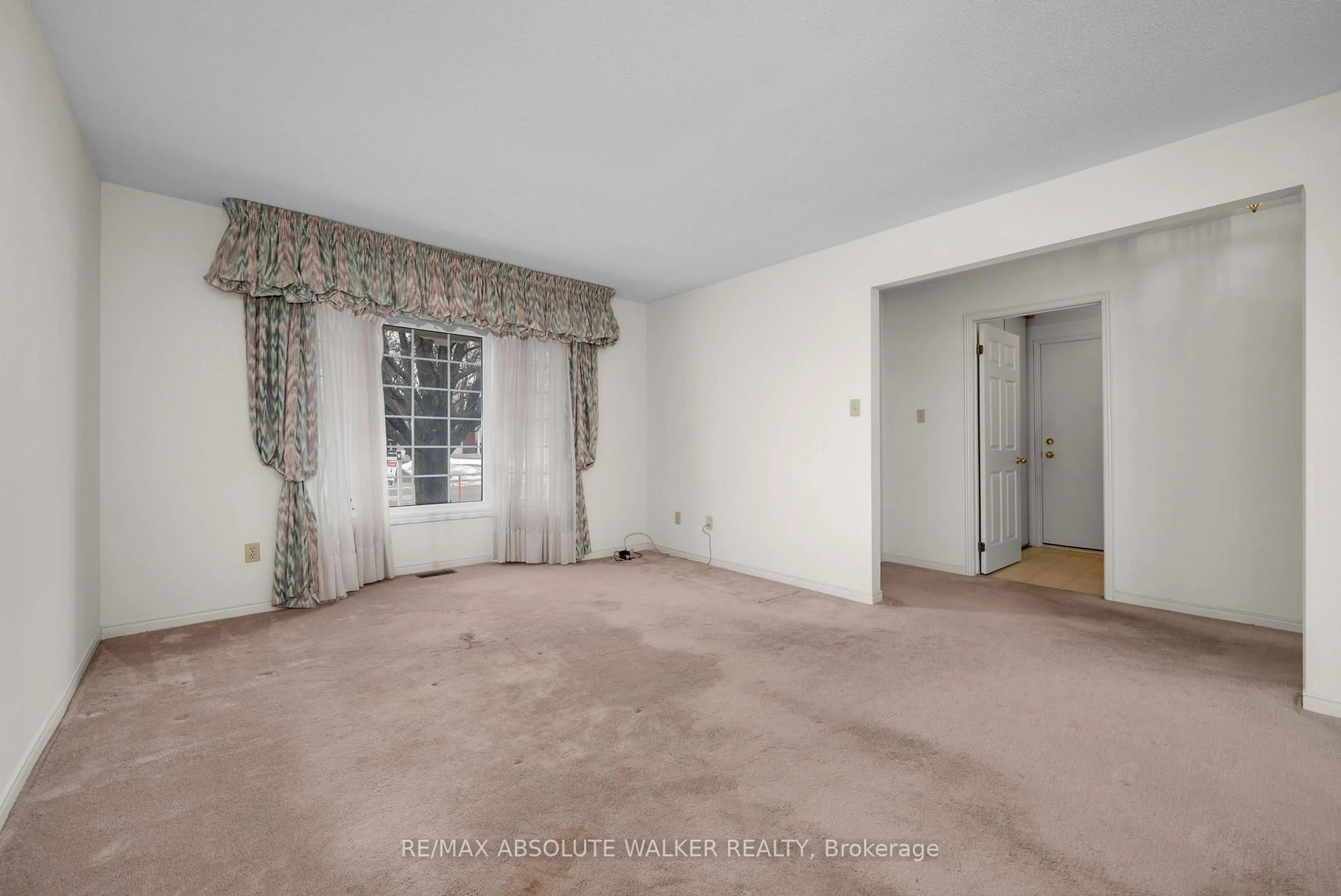 A pic of a room for 755 Merkley Dr, Orleans Ontario K4A 2T9