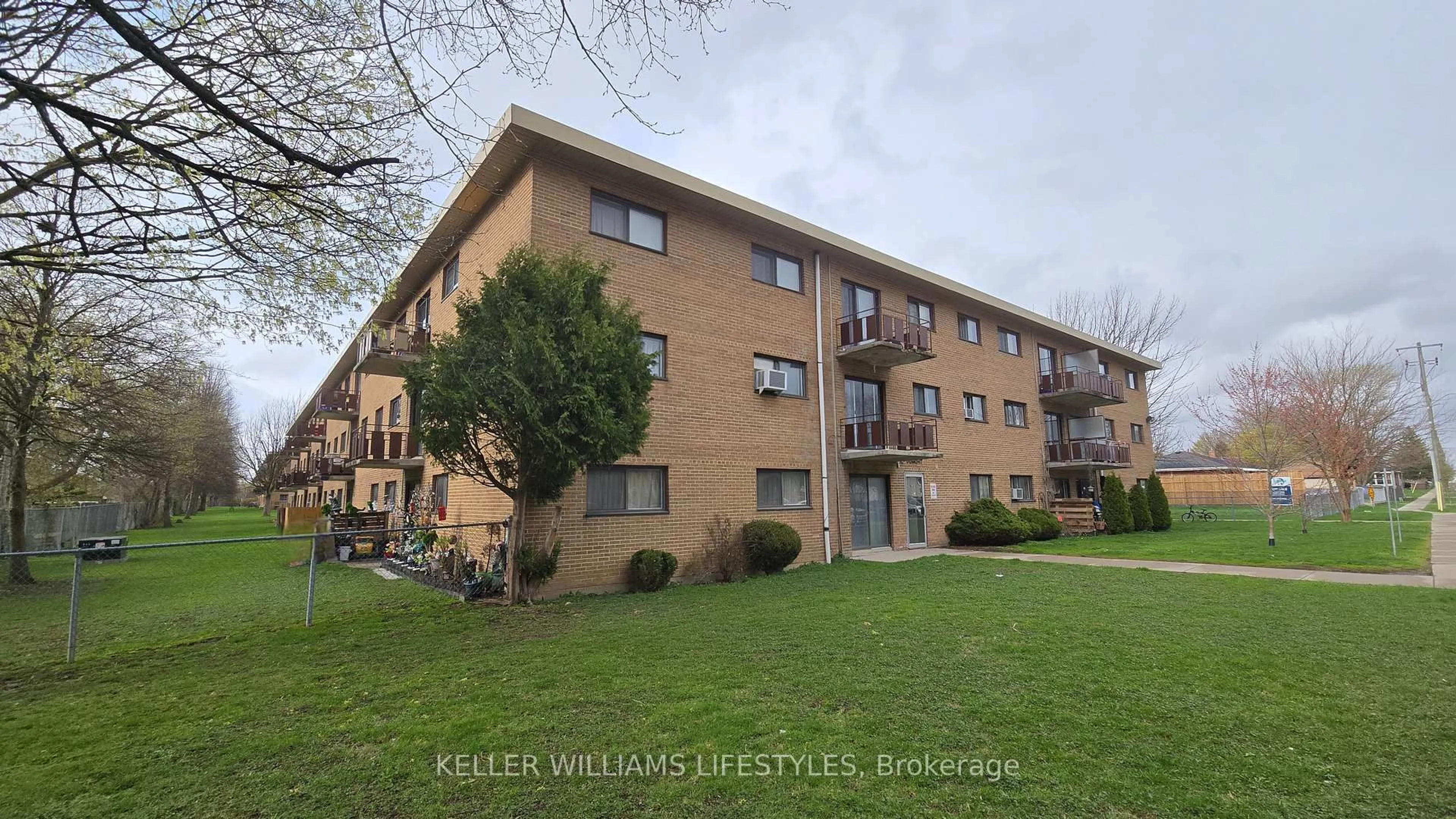 Patio, unknown for 1830 Dumont St #101, London East Ontario N5W 2S1