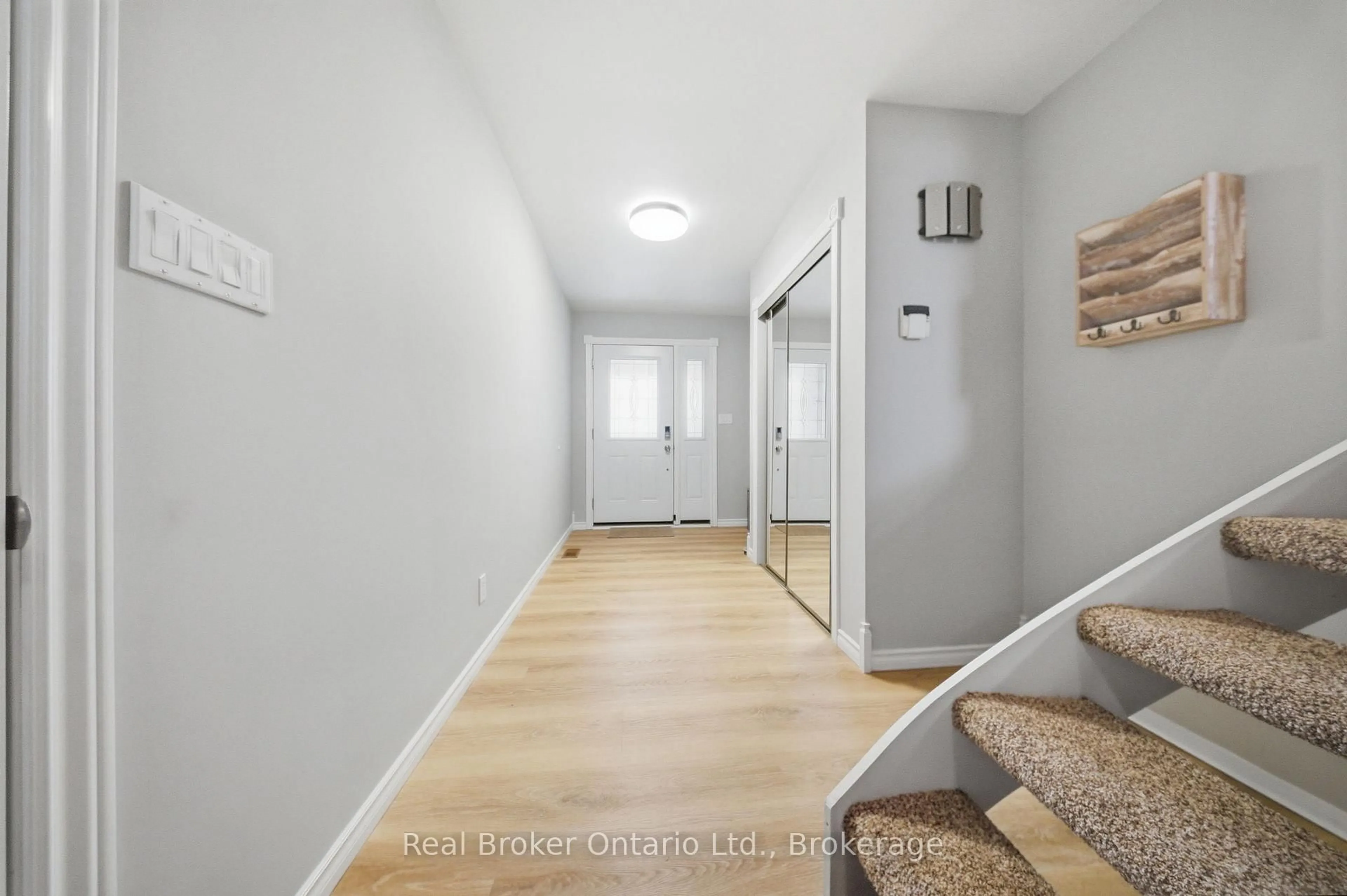 Indoor entryway for 11 Burtch Rd, Brant Ontario N0E 1K0