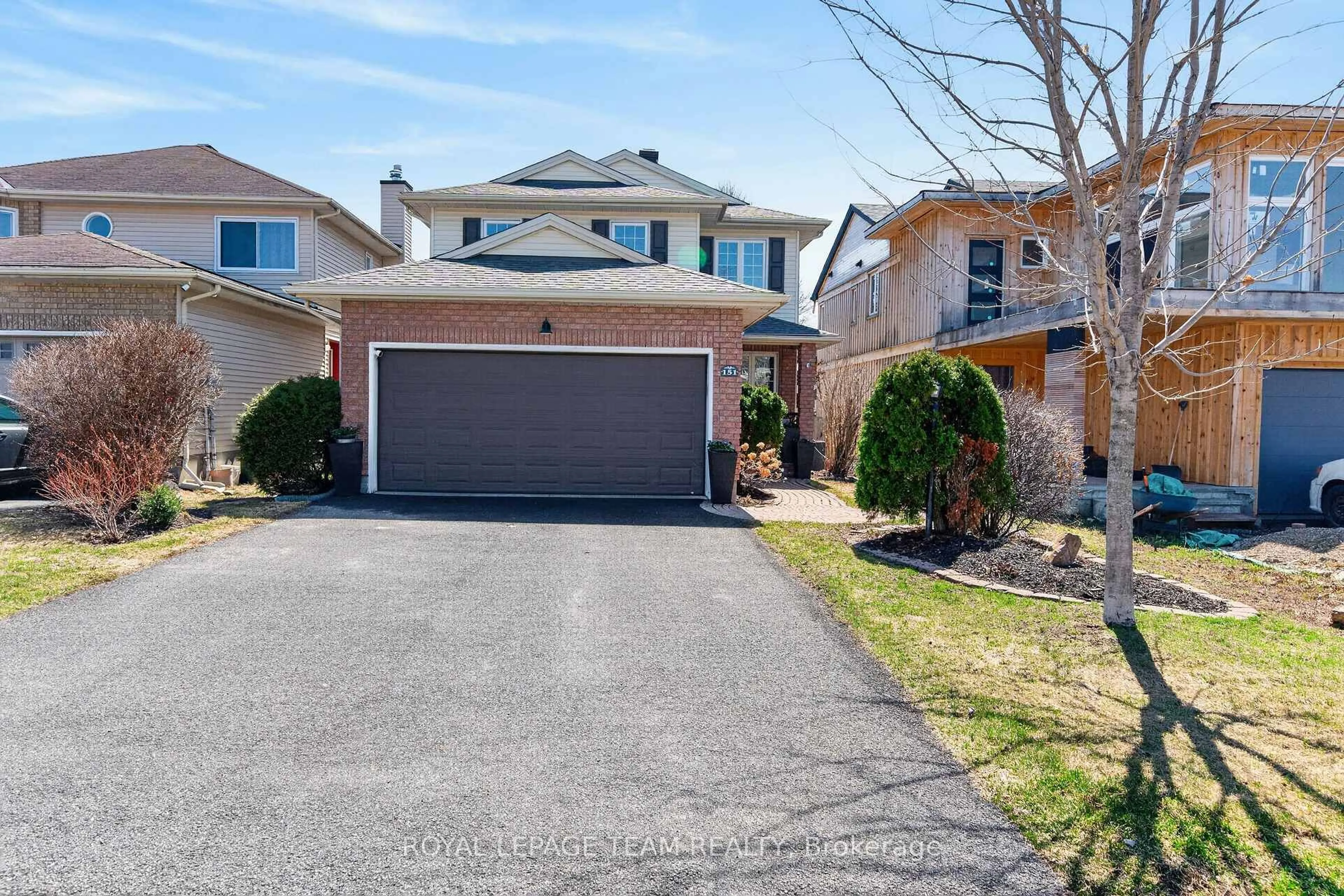 A pic from outside/outdoor area/front of a property/back of a property/a pic from drone, street for 151 Equestrian Dr, Kanata Ontario K2M 2C1